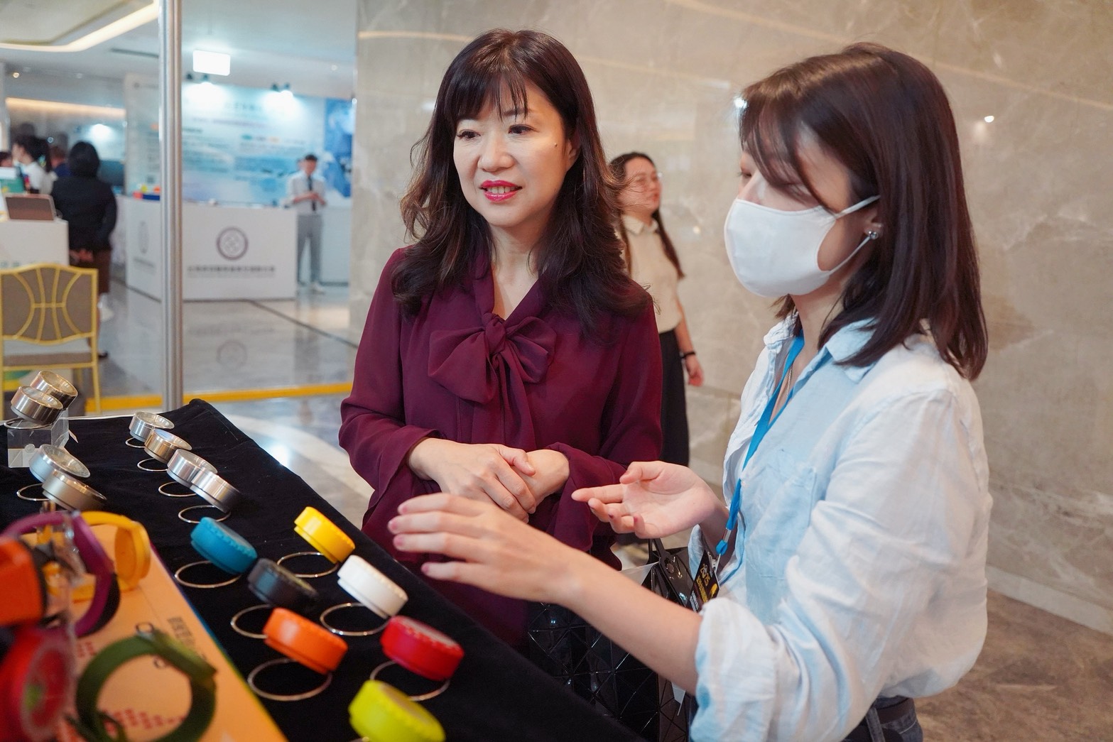 盛筱蓉局長與觀光工廠業者互動照片，展現政府積極傾聽產業聲音、支持觀光工廠發展的用心