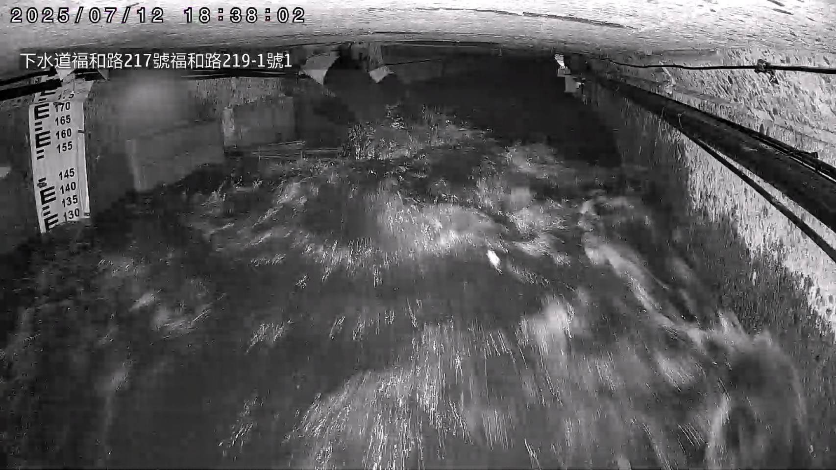 永和區福和路雨水下水道114年7月12日低地排水設施抽排情形─抽水機正常運作抽排至幹線，避免低窪區發生積淹水