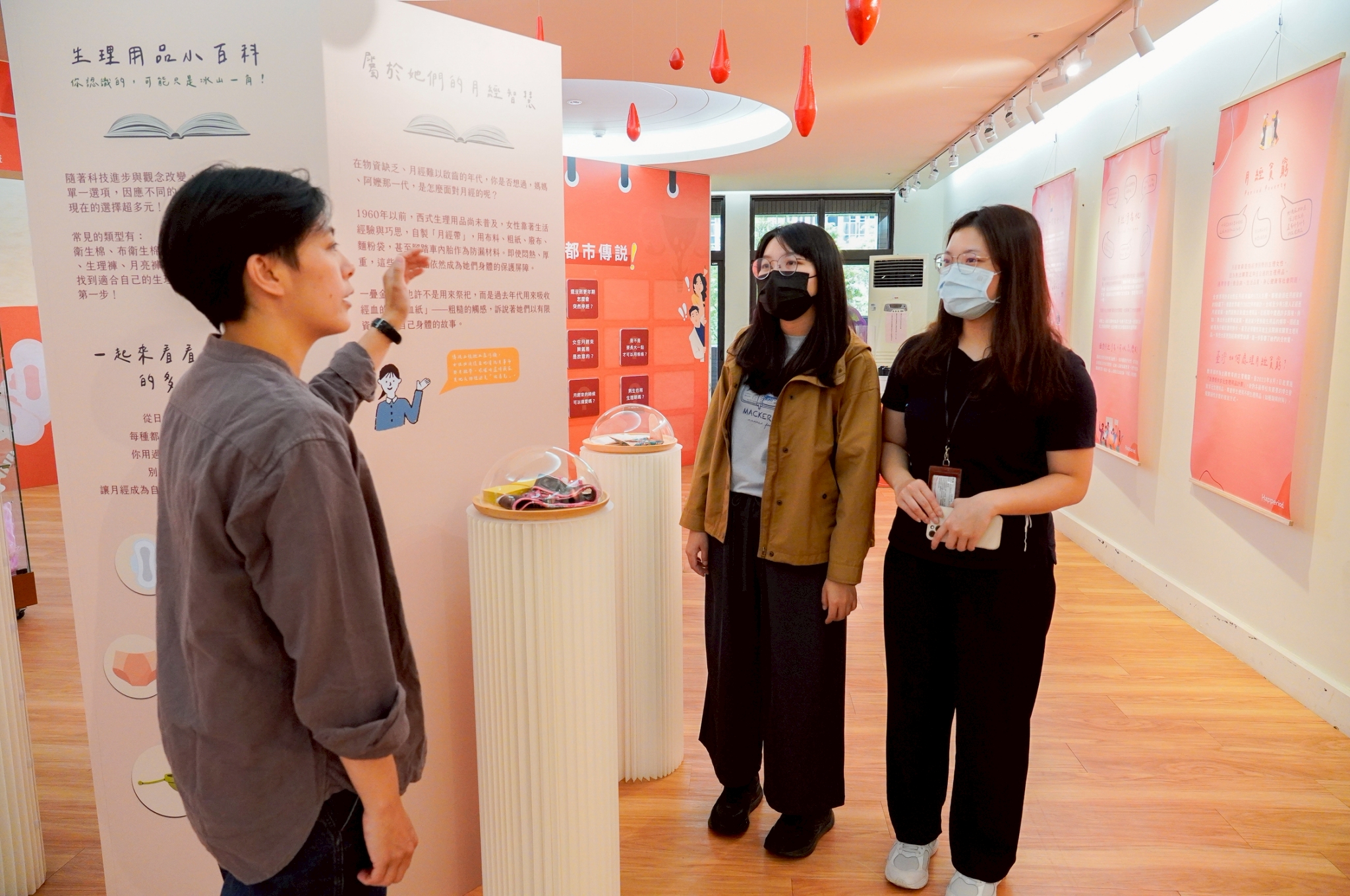 《Happeriod—關於月經的點點滴滴》展覽，佈有月經議題展覽牆及互動區，也設有生理用品展示及月經意象創作品