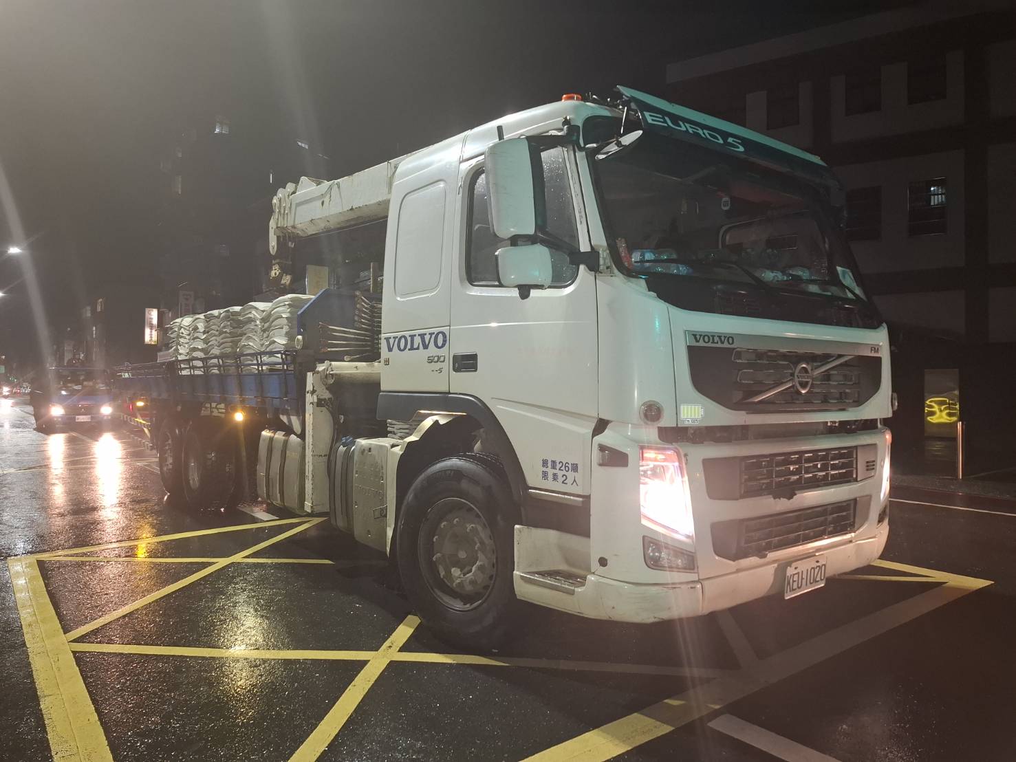 水利局備有足夠數量之砂包，提供臨時搶險及區公所領取使用