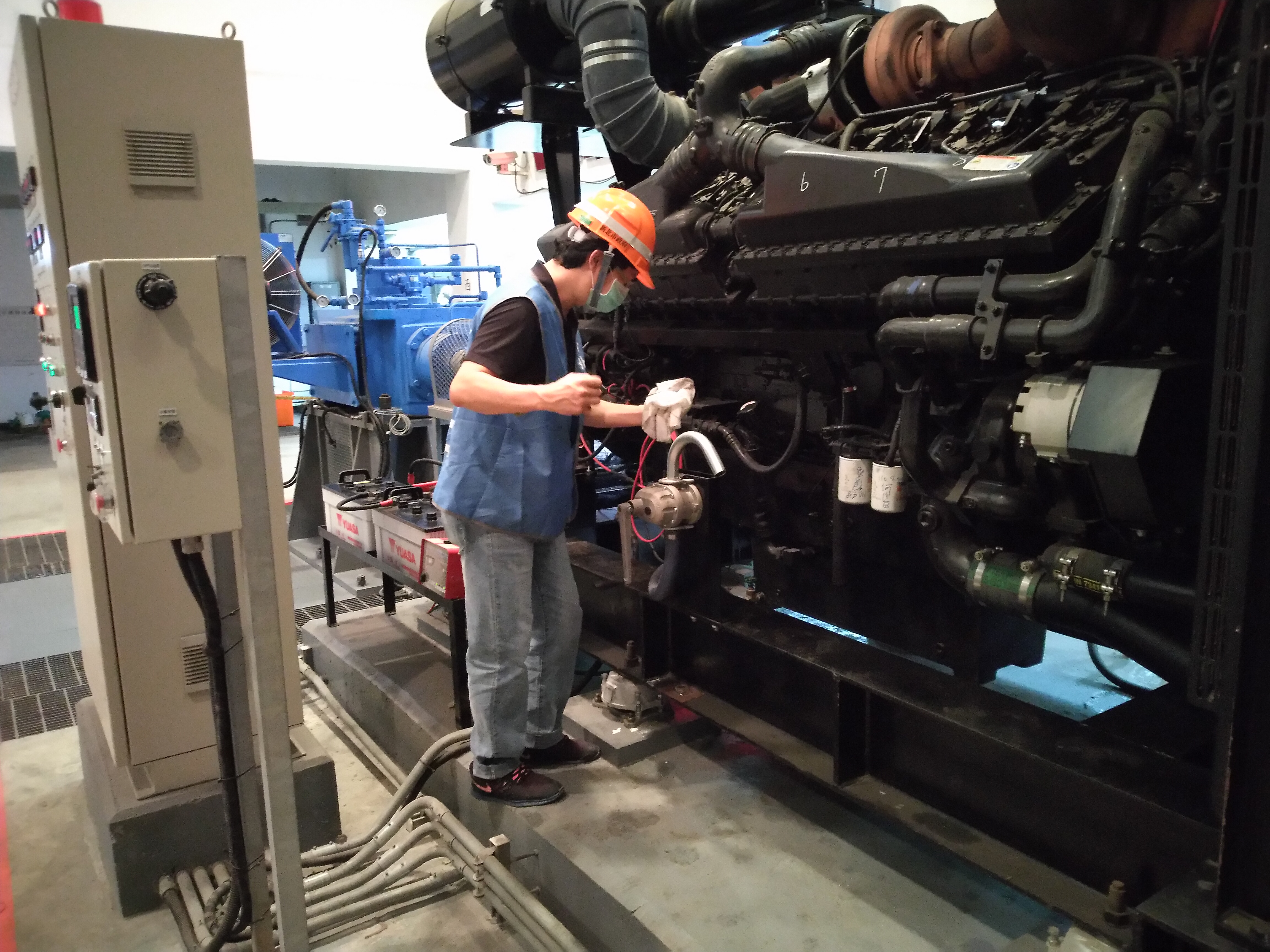 塔寮坑抽水站抽水機機油油位檢查