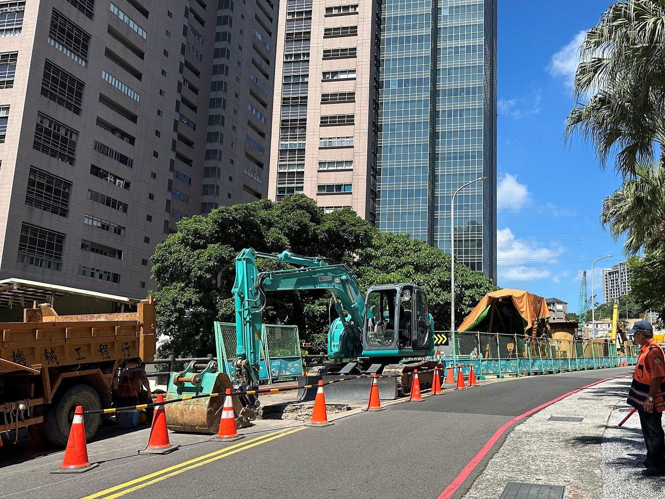 紅樹林路幅較為狹小，施工過程中交通維持需格外注意