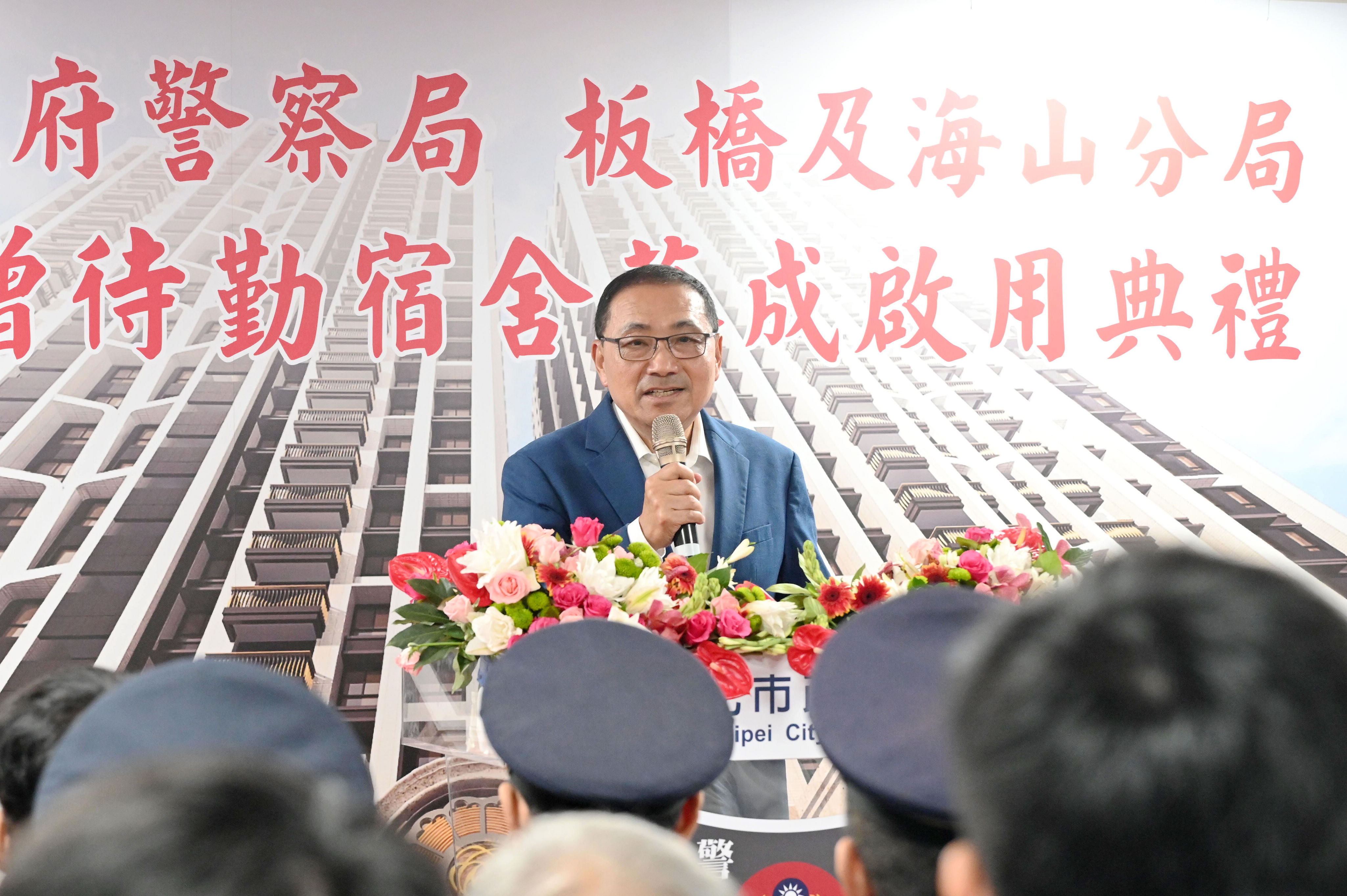 公益捐贈待勤室落成啟用 侯友宜允持續完善警察辦公環境。