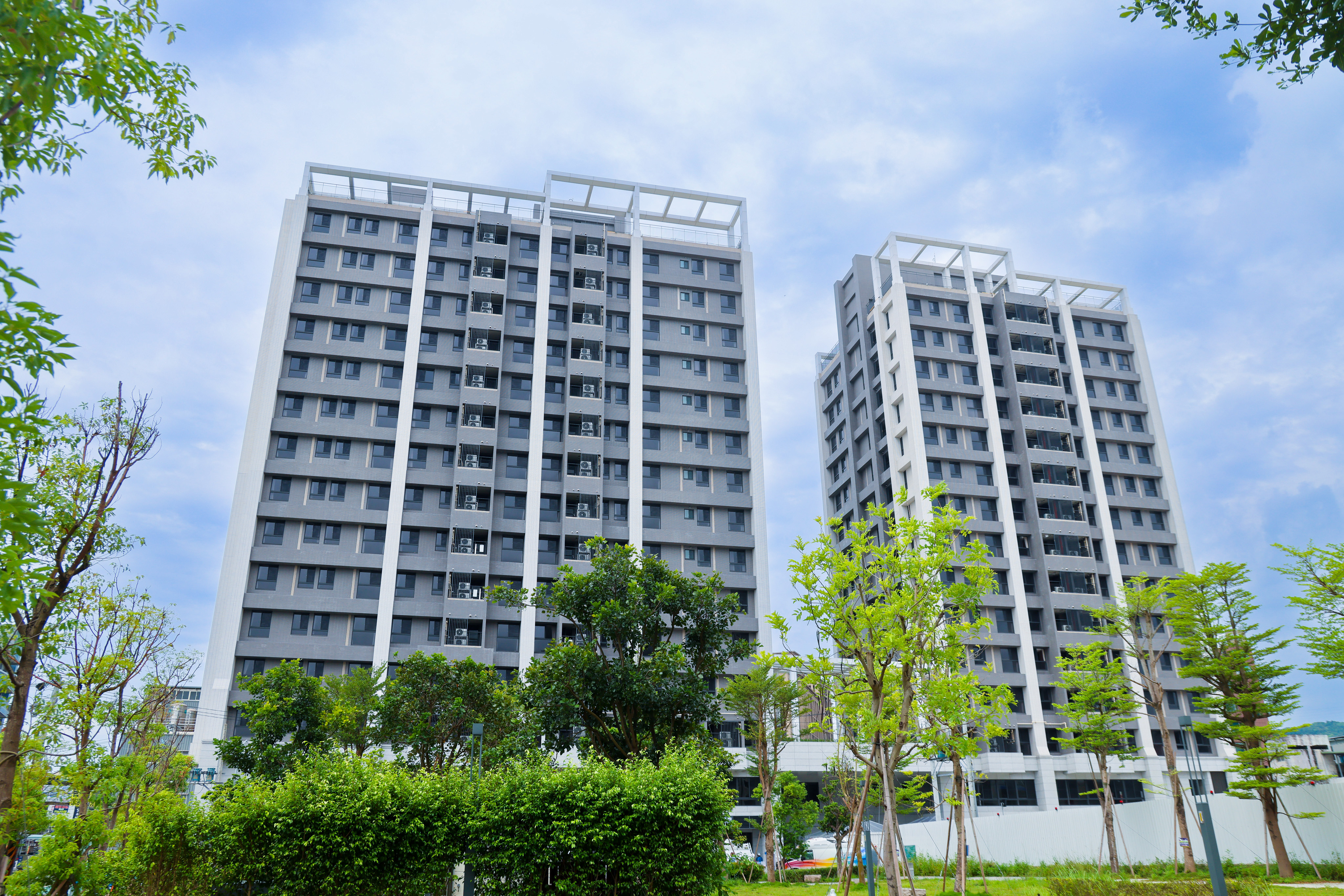 泰山青社宅設置非營利幼兒園、公共托育與托老中心，打造生活機能完善的全齡友善社區。