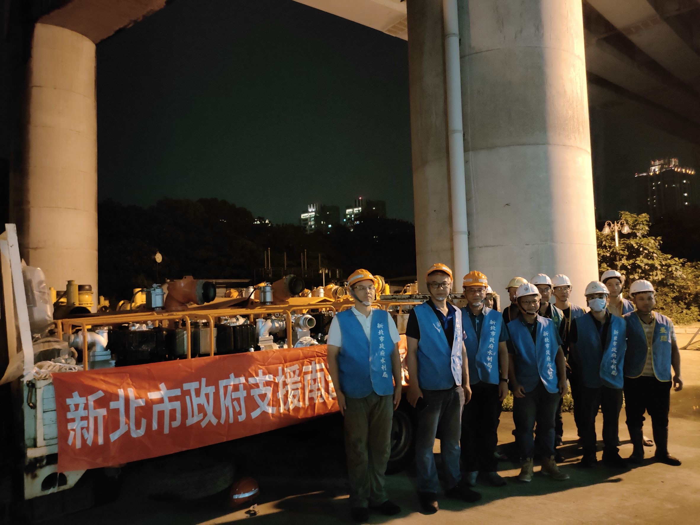 水利局同仁及廠商共10名馳援中南部