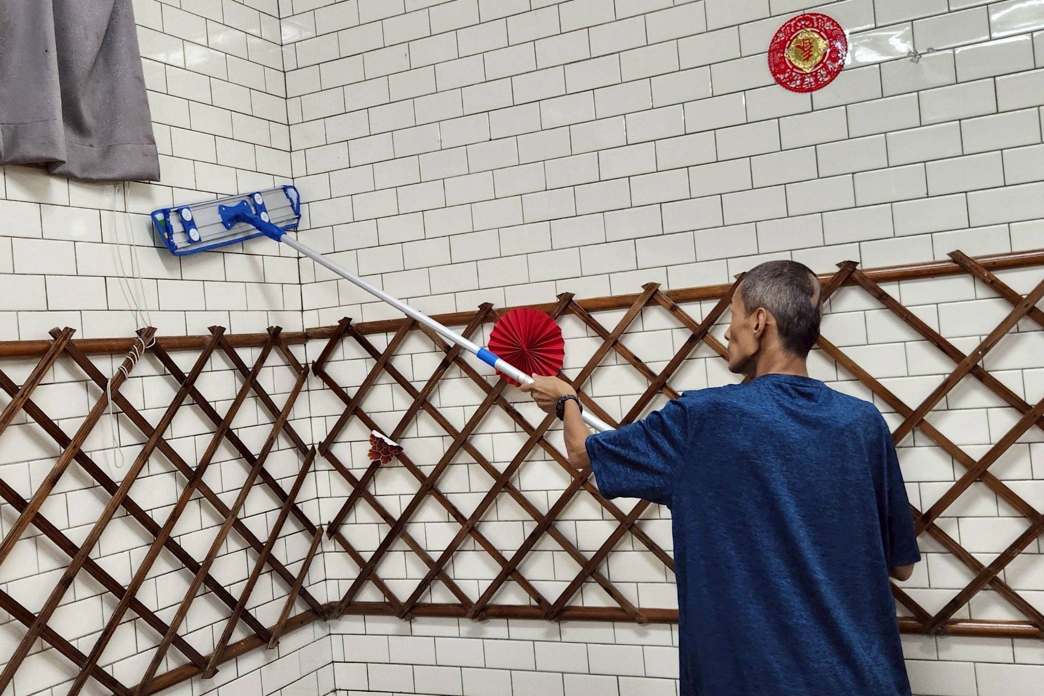 新北市開設街友清潔人員職訓課，為期一週的技能培訓，協助街友短時間內學成、媒合就業立即上工