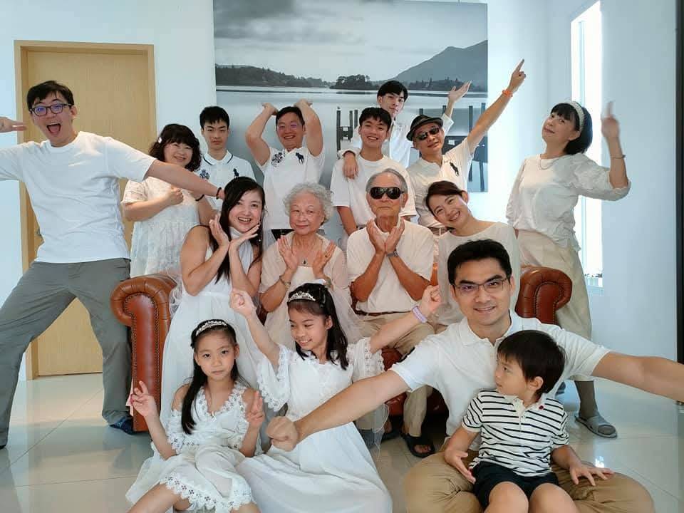 圖片說明3-淡水模範父親翁禎祥先生(中間右2)