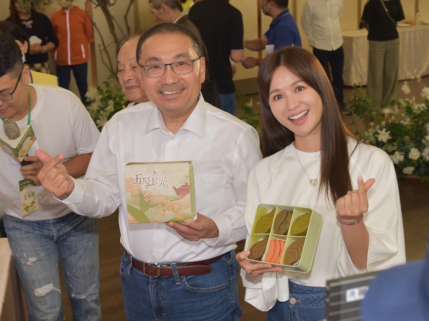 侯市長與代言人吳怡霈暖心推薦第12屆新北庇護禮