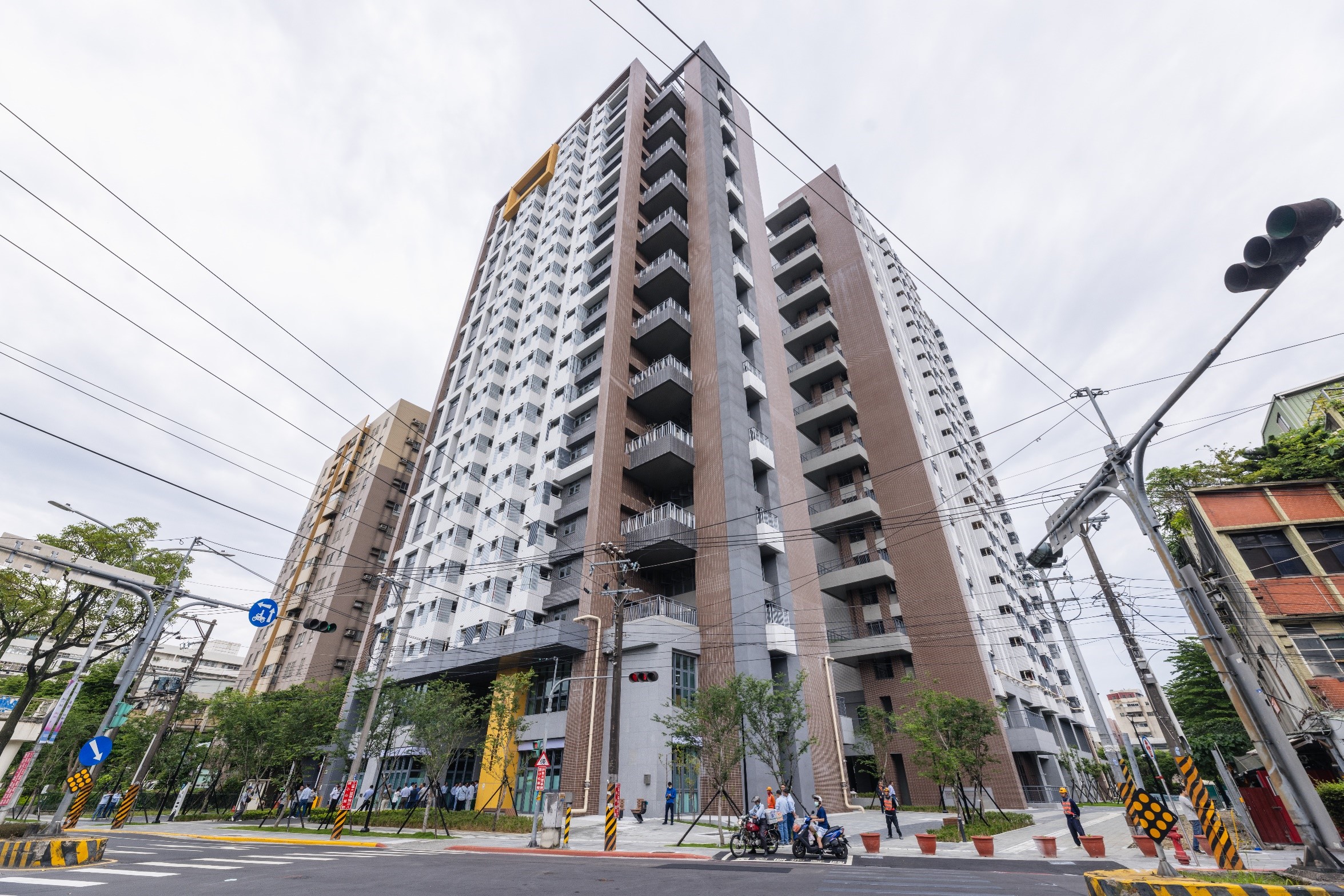 「中和安邦段青年社會住宅新建統包工程」榮獲「最佳施工類-卓越獎」及「綜合卓越成就獎」。