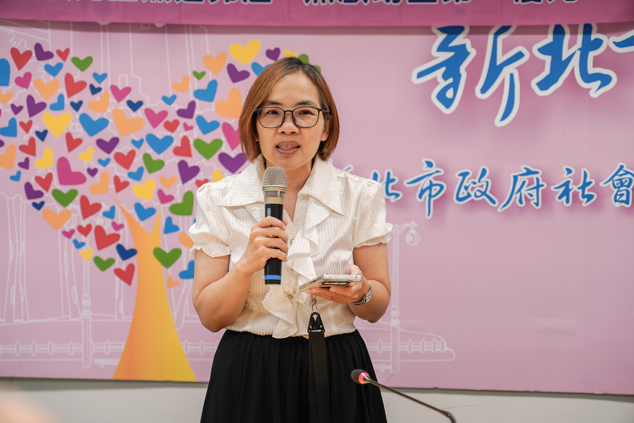 台北基督教台灣貴格會清水教會的游美玉老師，代表小衛星據點至捐贈儀式中表達感謝