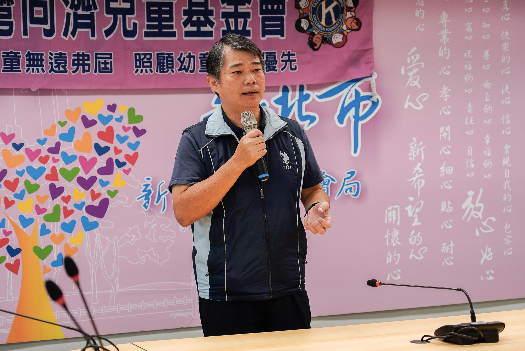 新北市麥田協會理事長周之文也提到，希望孩子們能「好好吃飯、好好生活、好好學習」，看似平凡，對弱勢孩子卻是奢望，感謝社會各界支持及挹注，讓小衛星的孩子們有安全成長的空間。