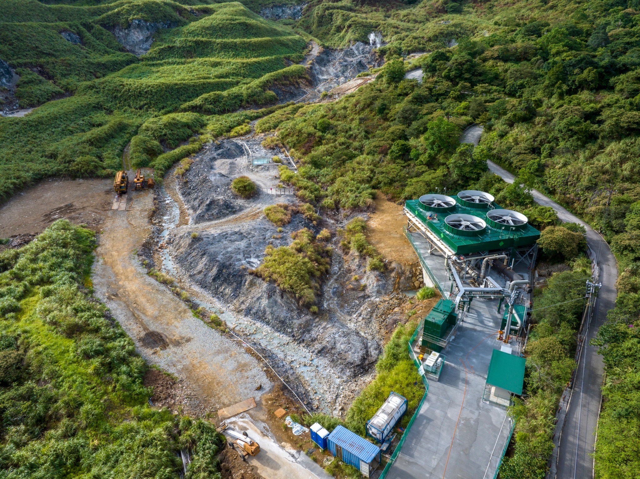 新北「金山區四磺子坪地熱發電廠」為全台第一座火山型地熱開發案，善用全國地熱潛力最高的區域帶動再生能源產業發展，期待共同喚起全民對於永續發展的重視