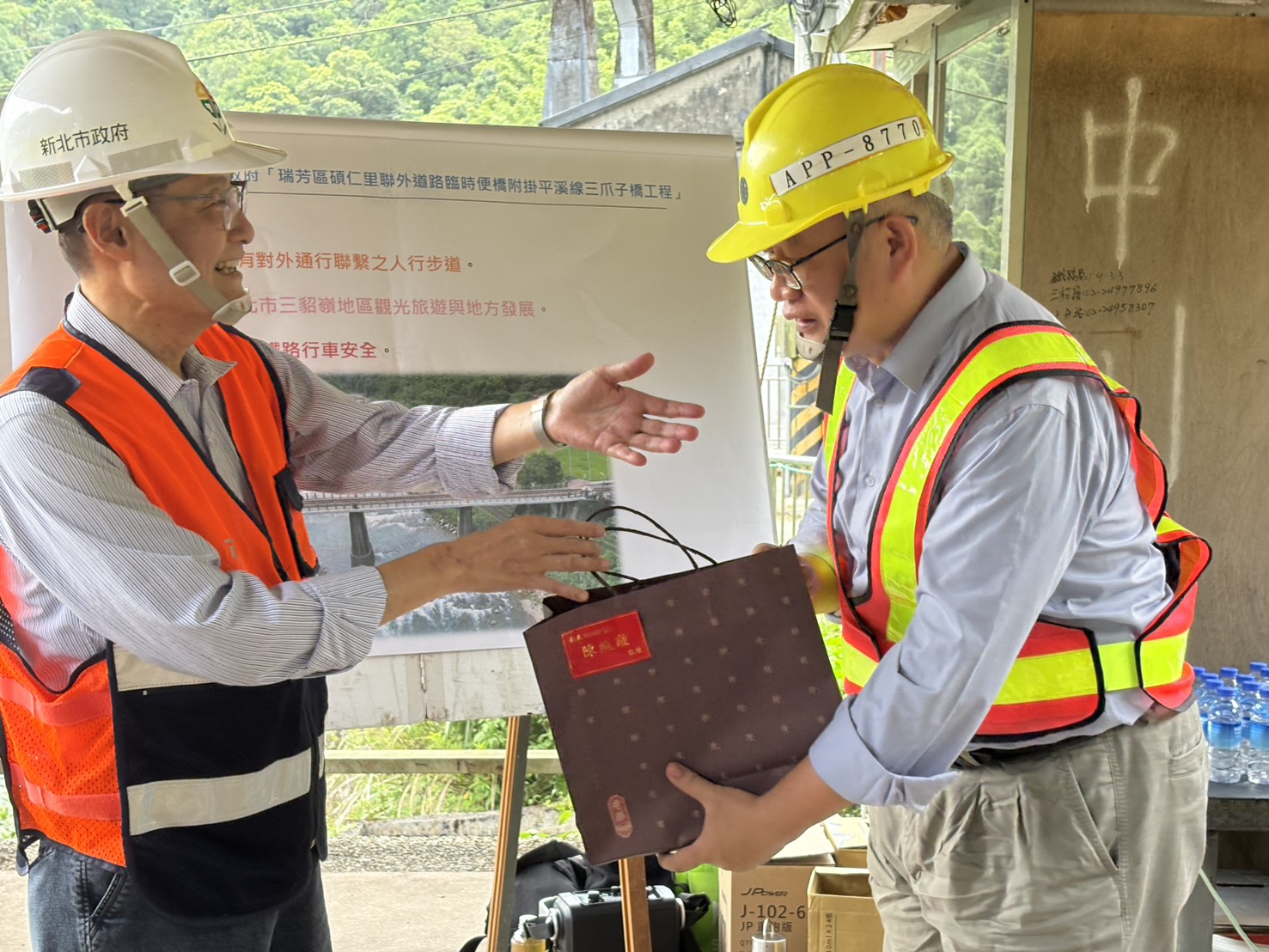新北市副市長陳純敬慰勉臺鐵施工團隊
