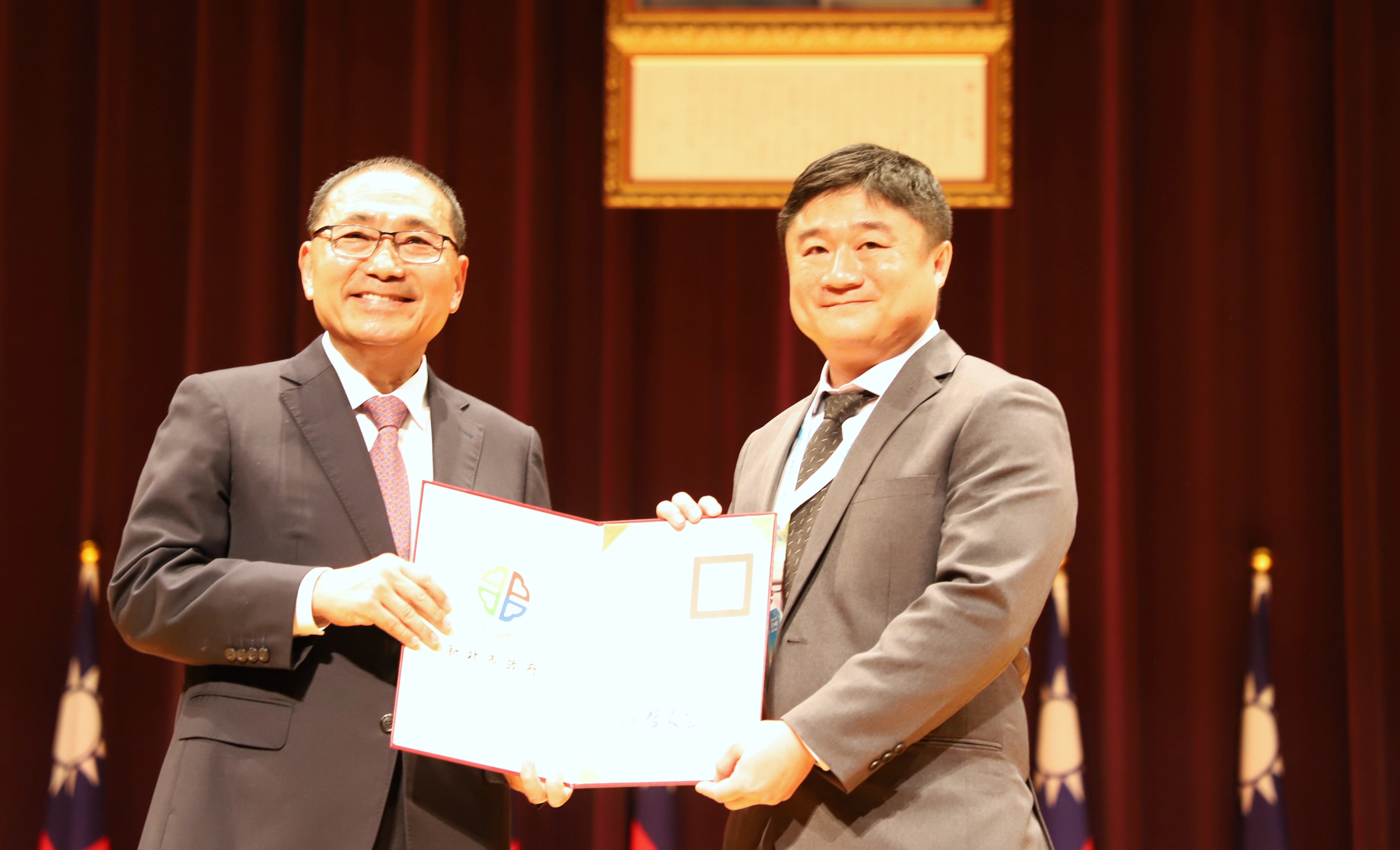 初任校長代表樟樹實中林浩吉校長分享，教育，是一棵樹搖動另一棵樹