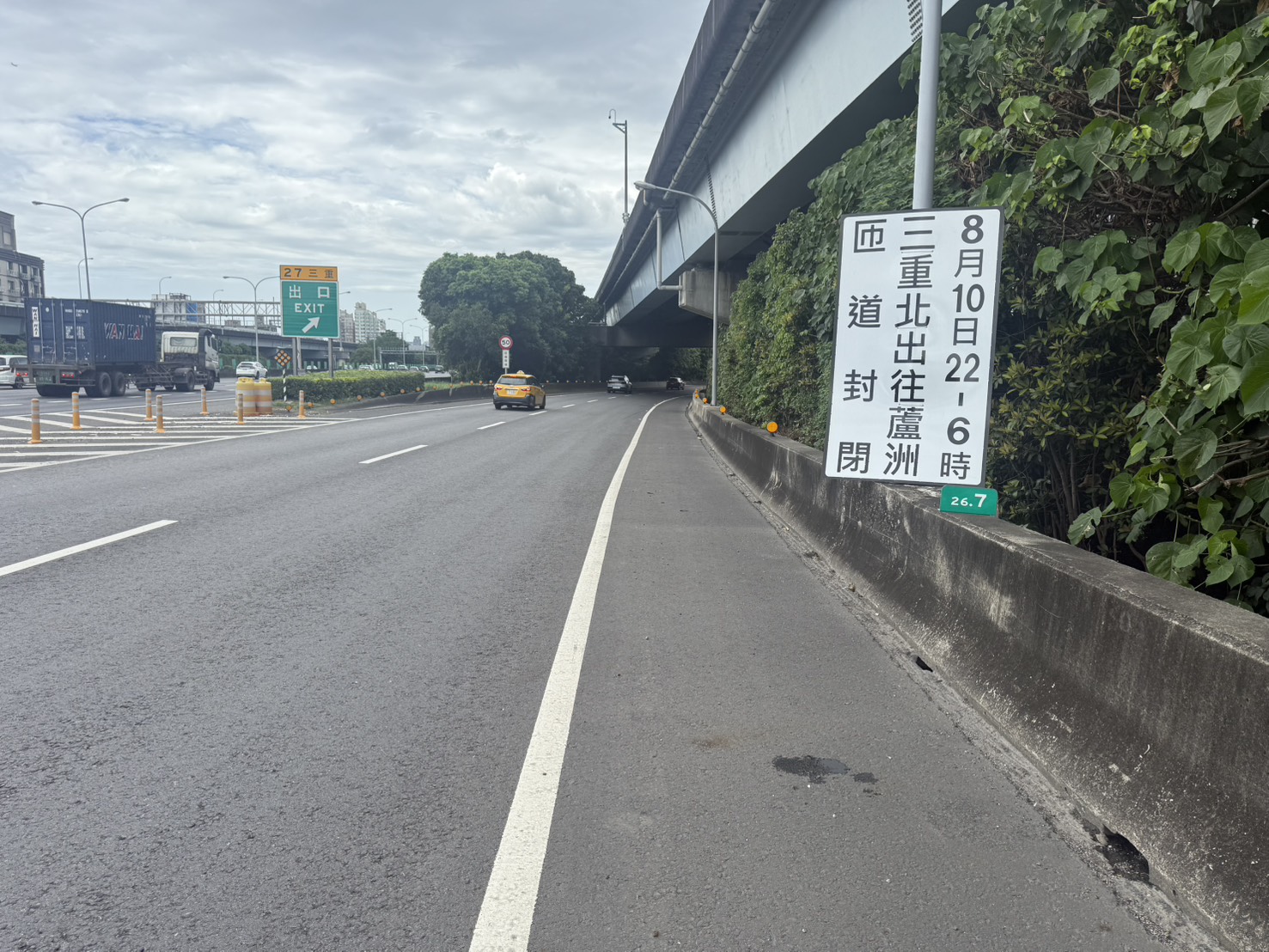 匝道封閉期間，敬請用路人提前改道行駛.