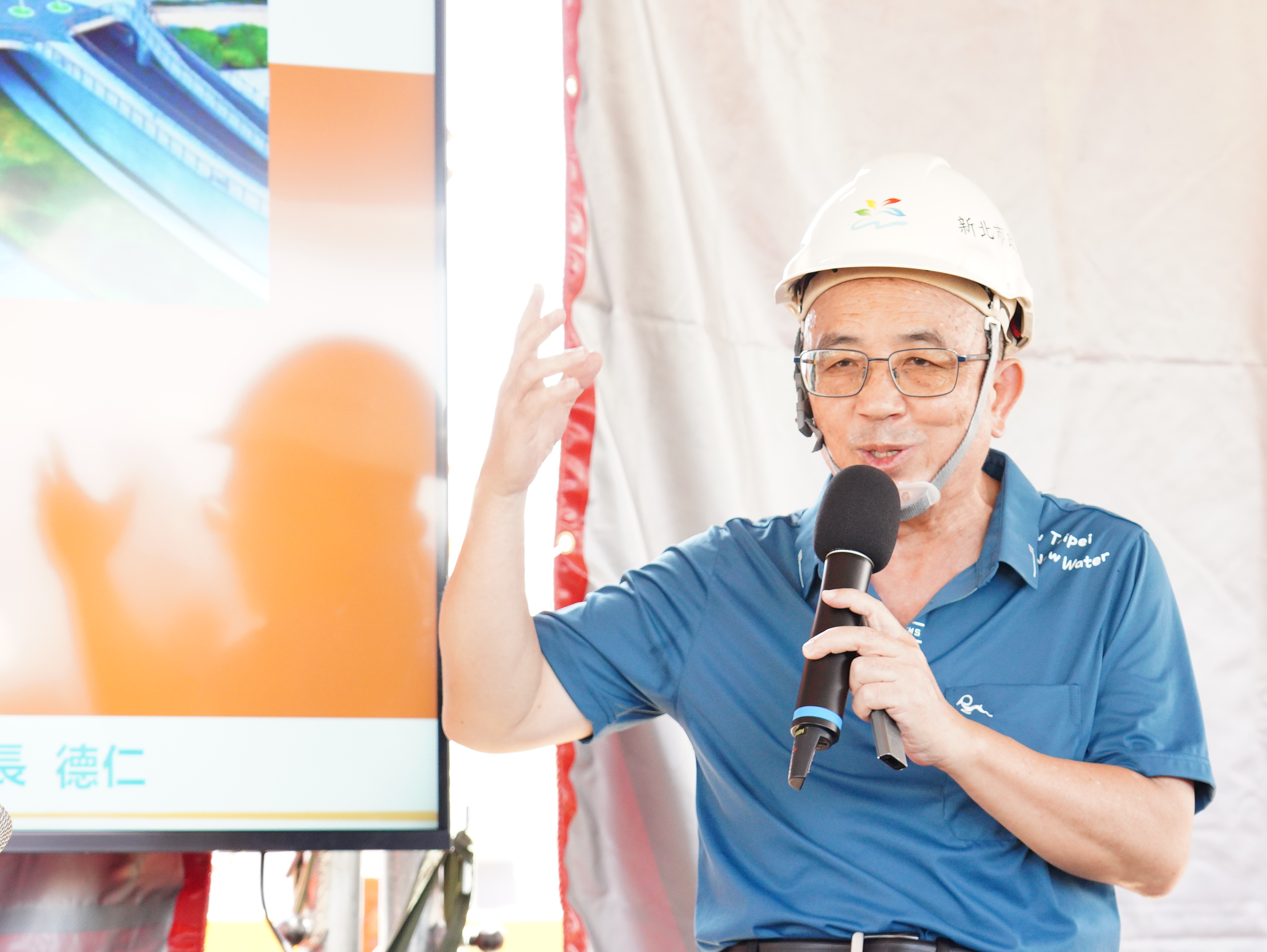 水利局長宋德仁簡報說明長福橋改建進度