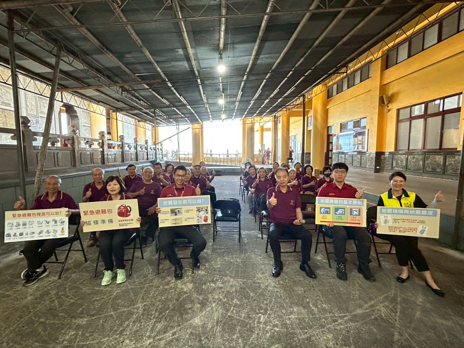 今(7)日民政局於紫皇天乙真慶宮辦理地震防災宣導的合照。