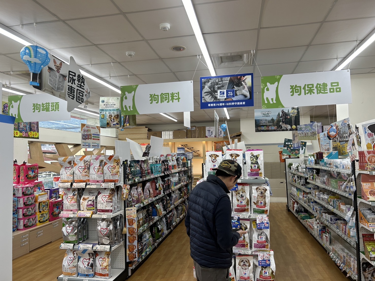 市售寵物食品及保健品不得宣稱療效。