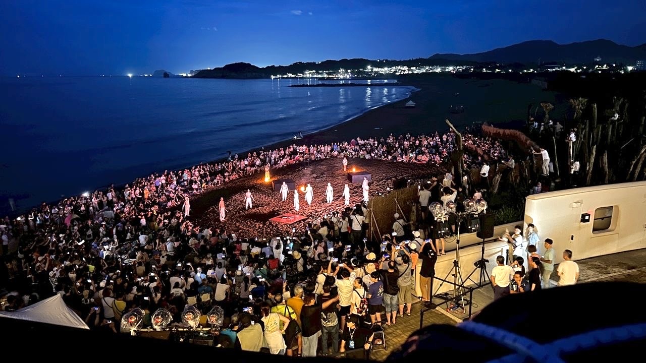 「2025北海潮與火」每到週末晚間，沙灘上座無虛席，活動最後兩週，歡迎一同參與專屬北海岸的夜間饗宴！