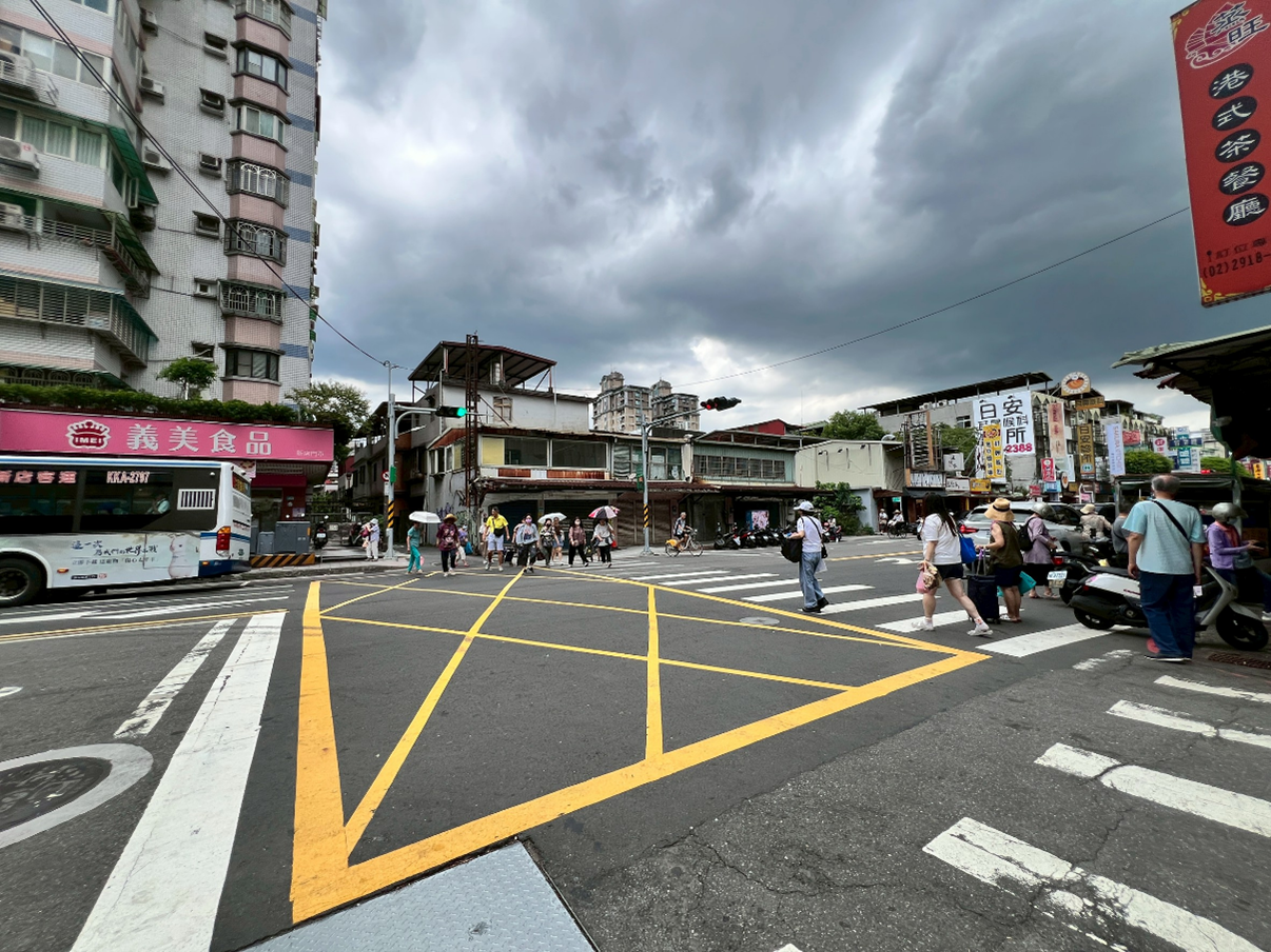 新店區中正路284巷口新設號誌 行人安全再升級
