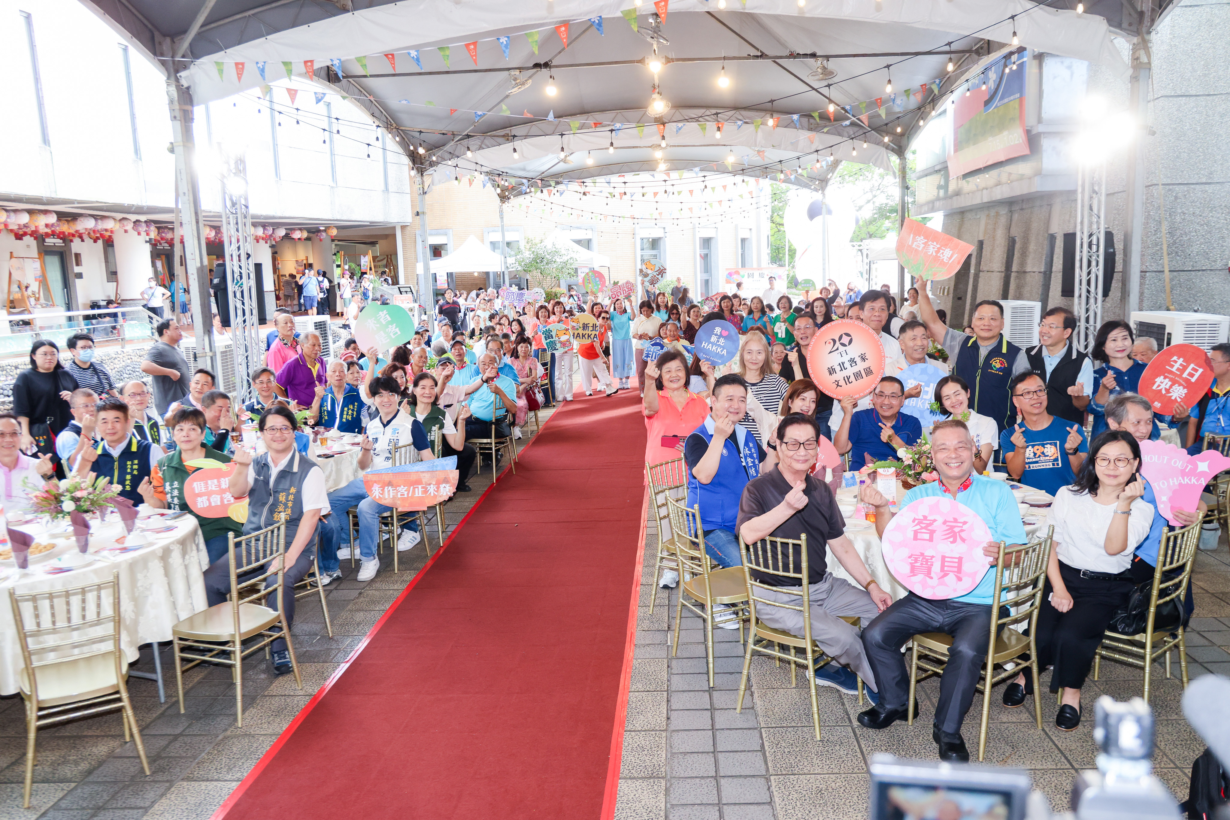 1.歡慶20週年「新客覺醒」，以「醃漬物」為主題，邀集新北5家在地餐飲品牌，翻玩傳統客家菜，從食物說故事，讓文化有滋有味。