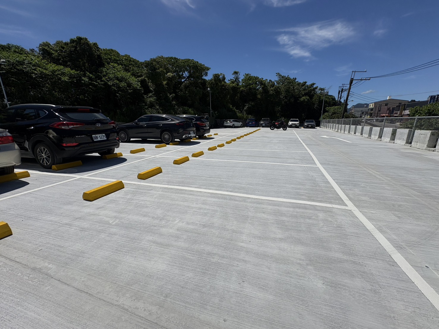 義山平面停車場計有45格小型車停車位