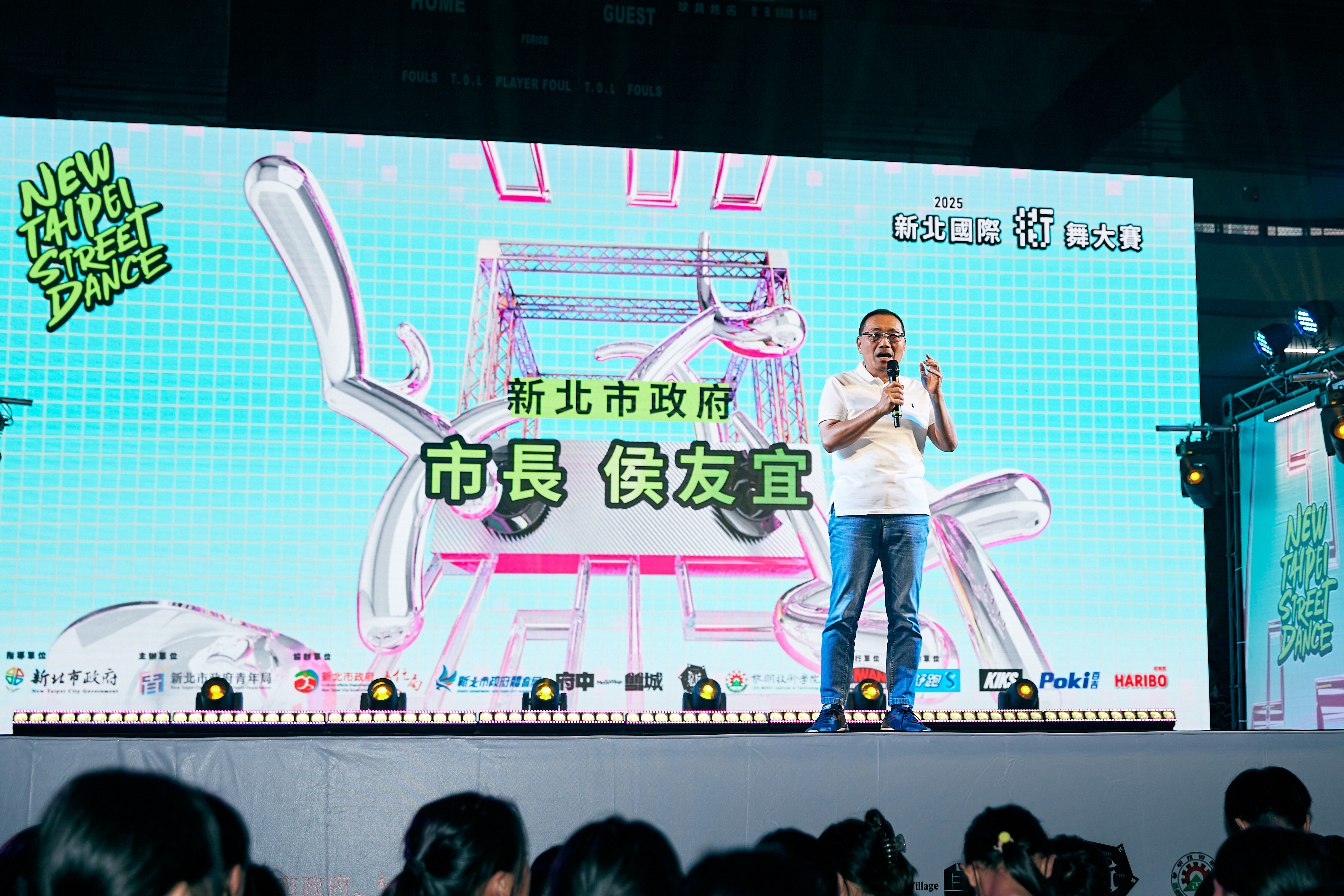 新北市長侯友宜親臨決賽現場，頒獎予大賽優勝者