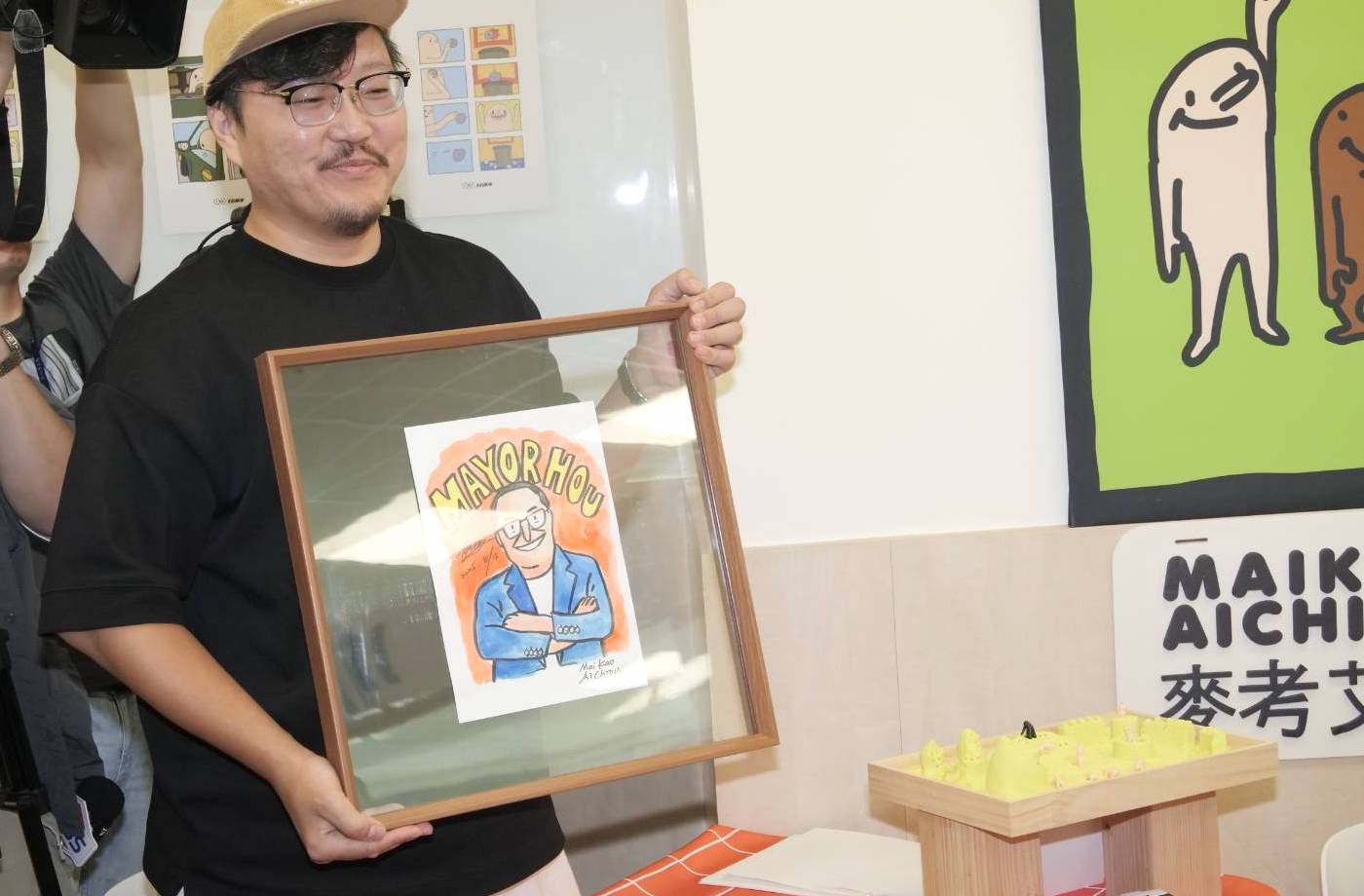 新北青創中和藝文基地將邀請插畫家KAIMIN辦展及現場似顏繪體驗。