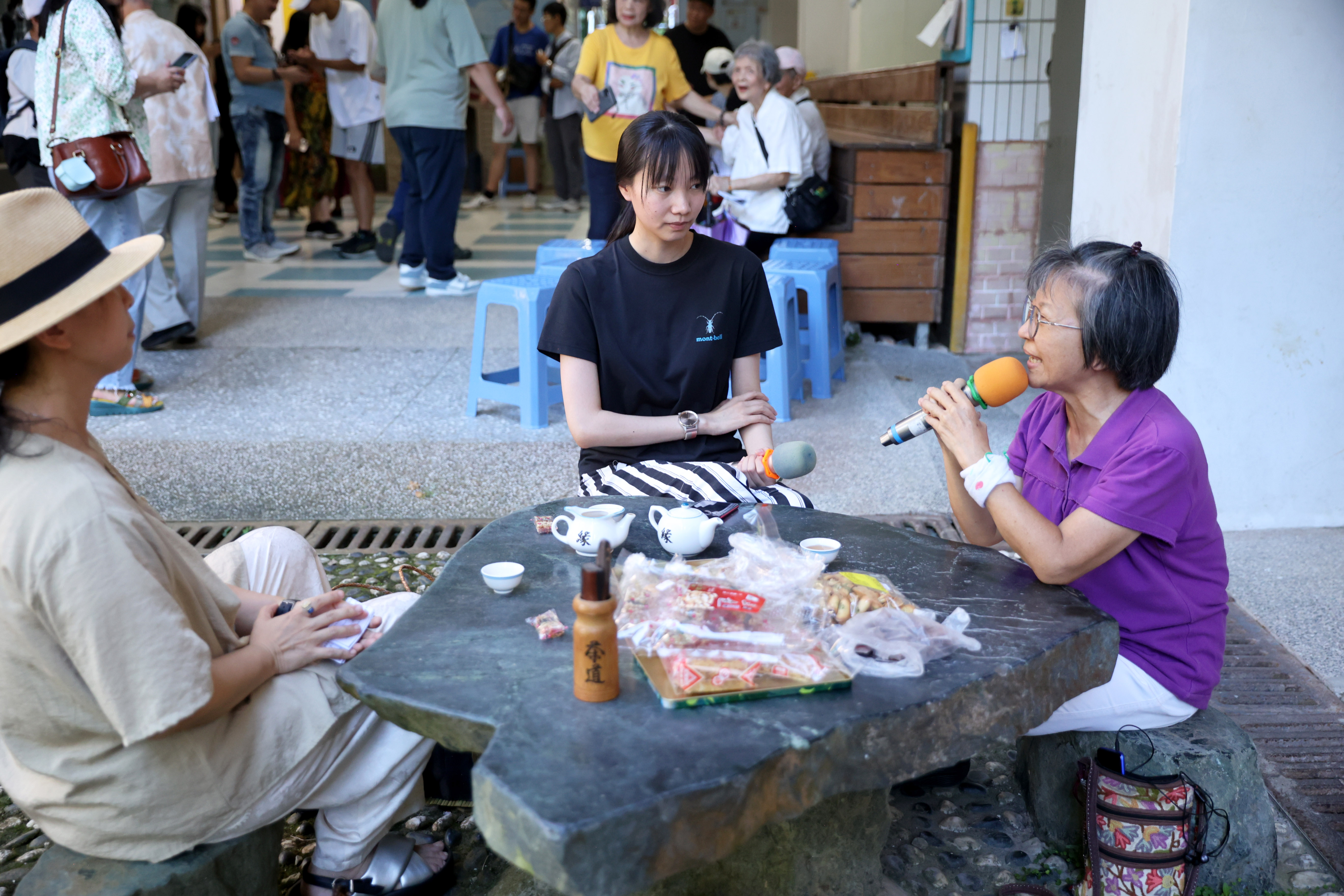 傳習班學員利用泡茶桌的日常情境，再現相褒歌源自於常民生活的自然本質