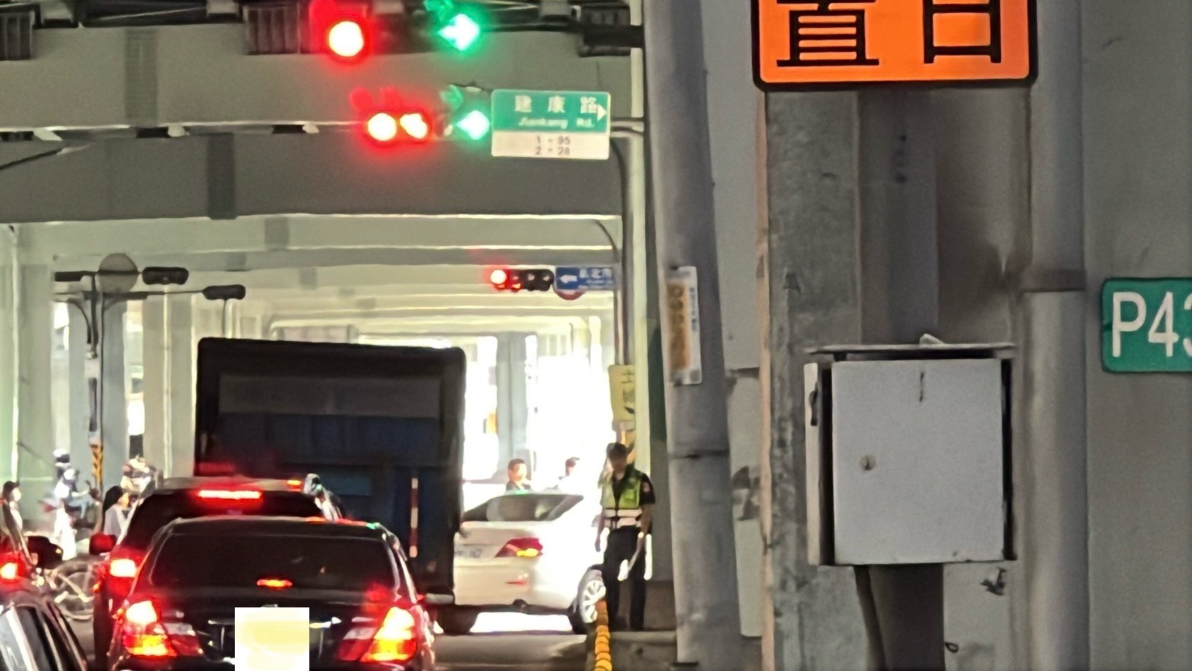中和警分局協助加派員警及義交疏導交通