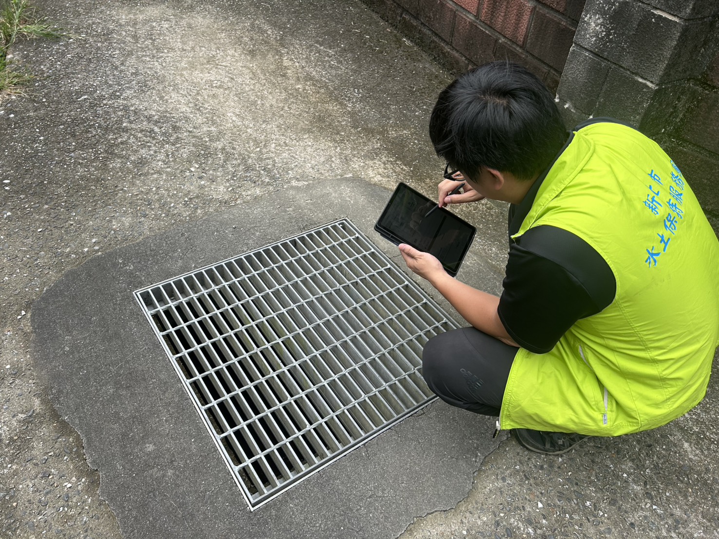  技師可以隨時透過手機或電腦開啟平台瞭解案件申請進度