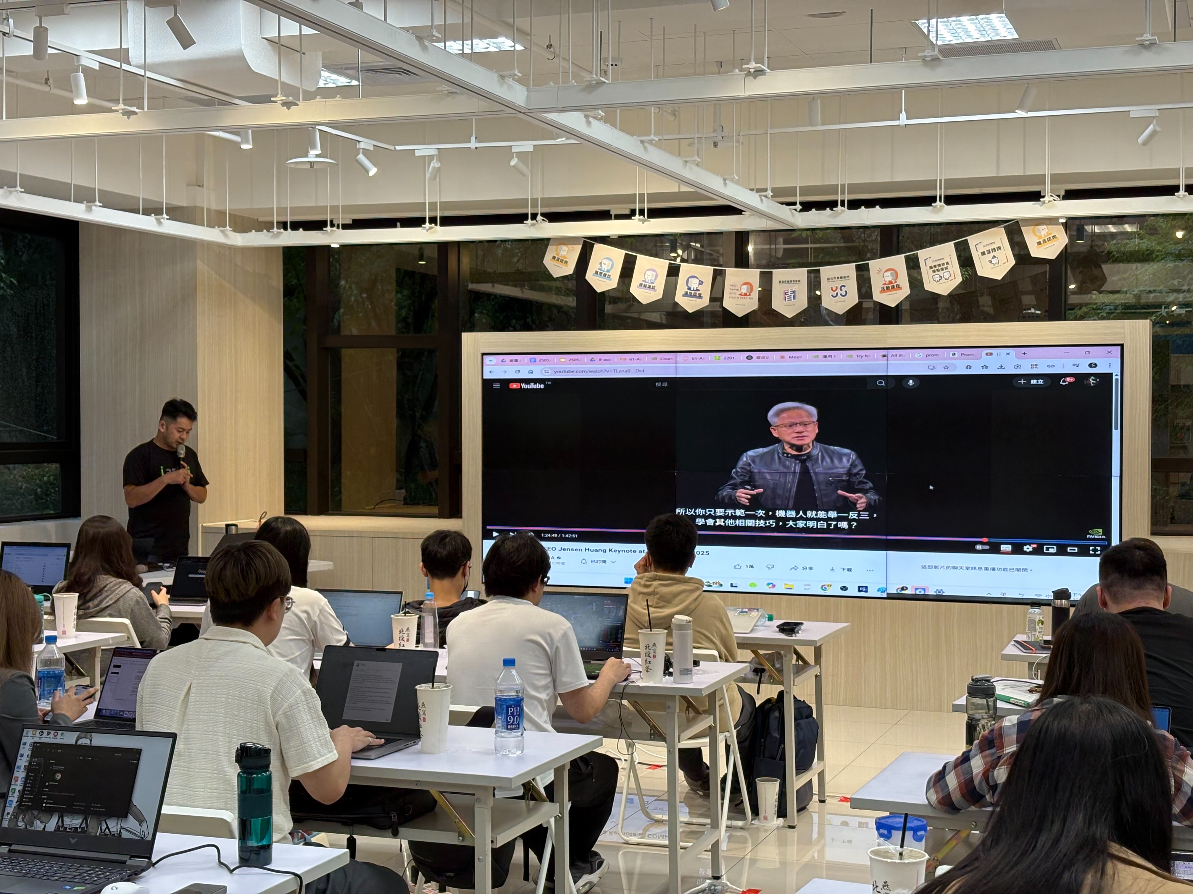 新北市青年局首度舉辦NVIDIA官方認證AI證照課程，專業講師引導與實作，深化AI應用能力。