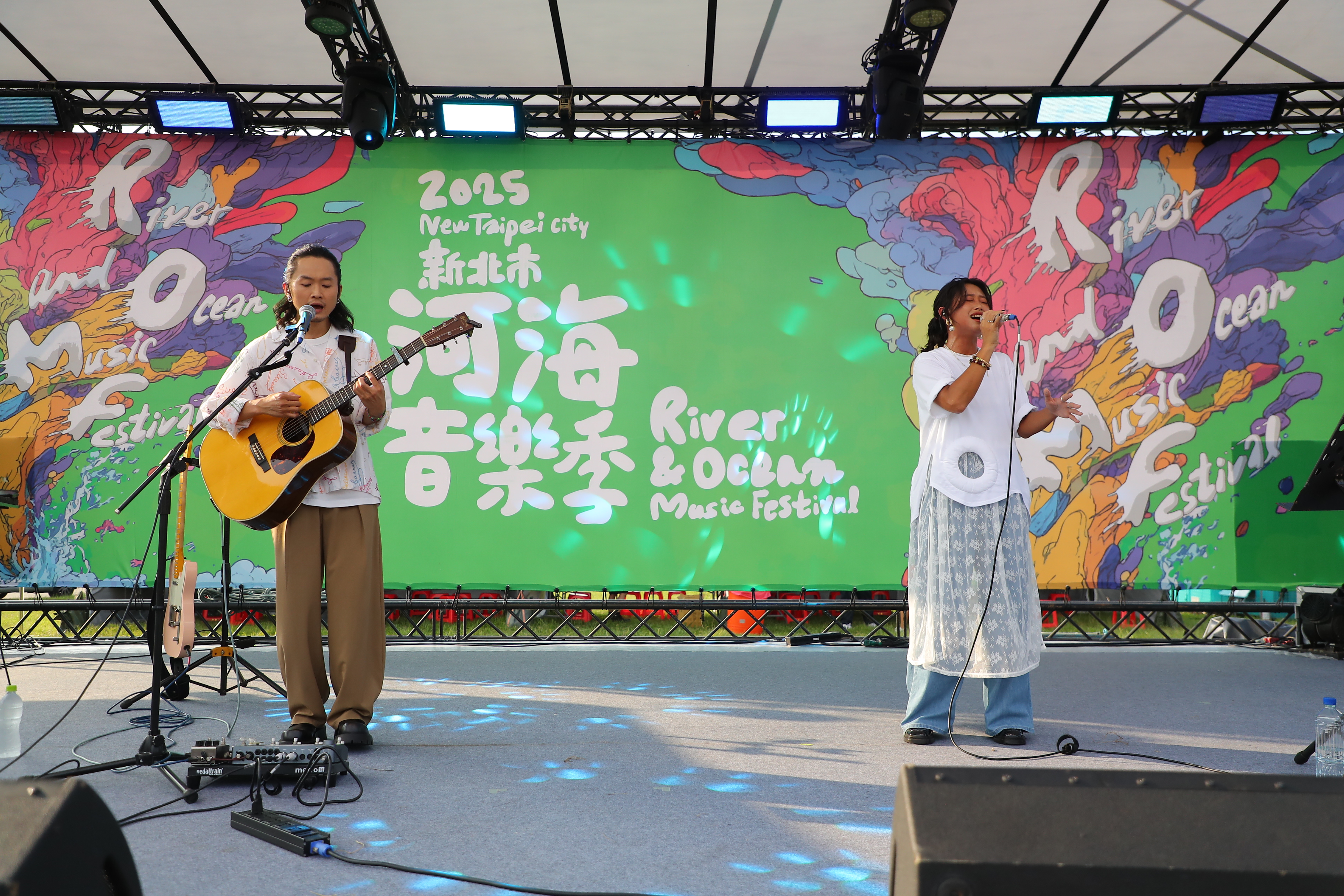 「貝克小姐Miss Bac.」以直率的歌詞與純粹的音樂情感唱出最貼近心的深刻感受。V