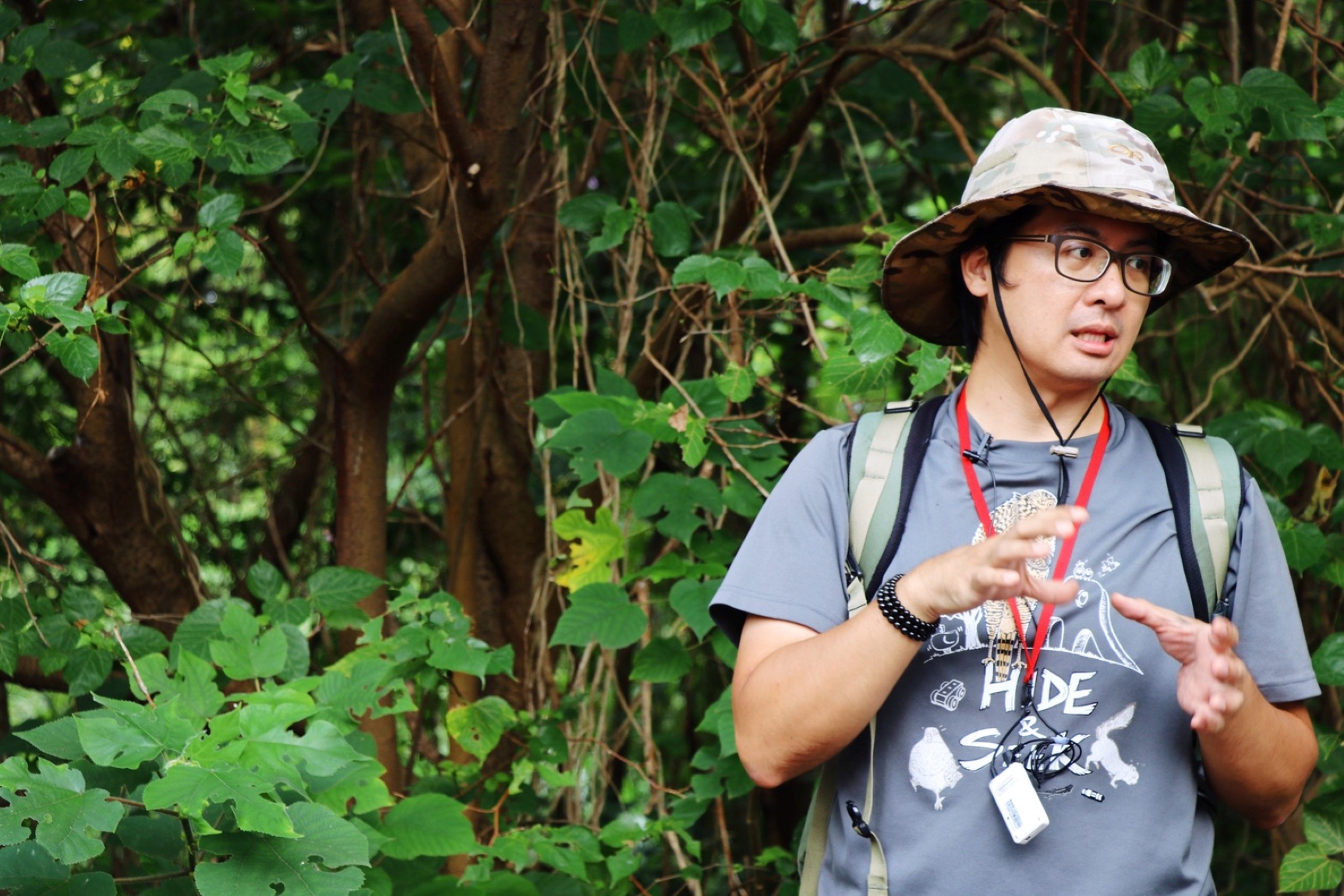 十三行博物館「走揣大坌坑」台語走讀暨淨山活動，邀請公視台語台節目主持人帶領大家進入遺址現場