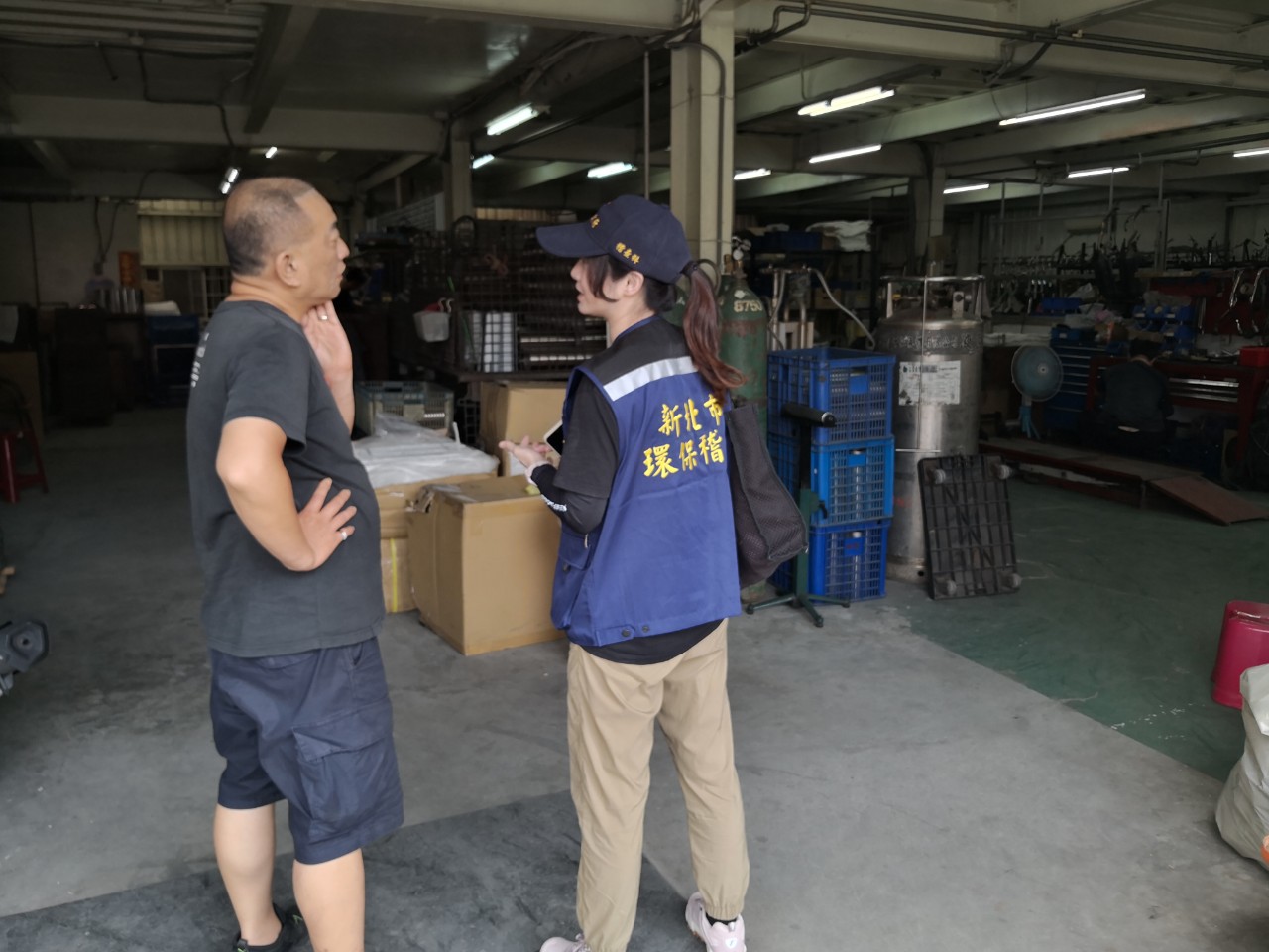 新北市透過公安小組跨局處合作聯合稽查改裝排氣管工廠