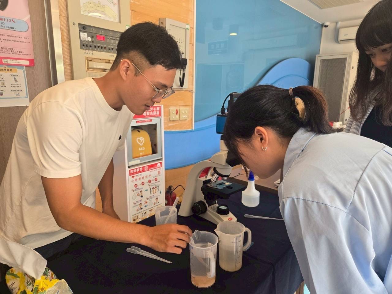學員藉由實際操作與觀察，了解海洋資源復育的奧妙 (2)