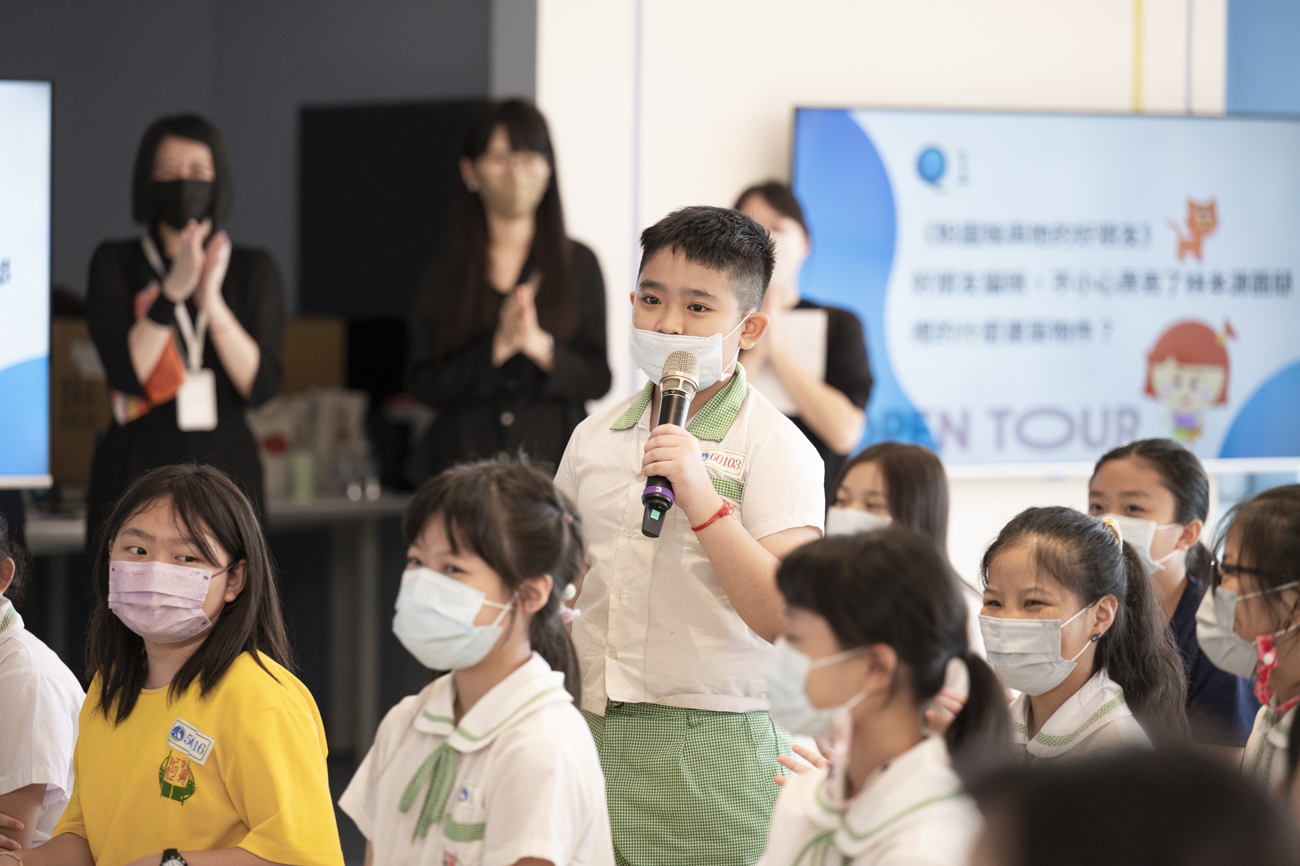 新北市鷺江國小學生分享從翻翻書看見的新北文化場館與小旅行精彩體驗。