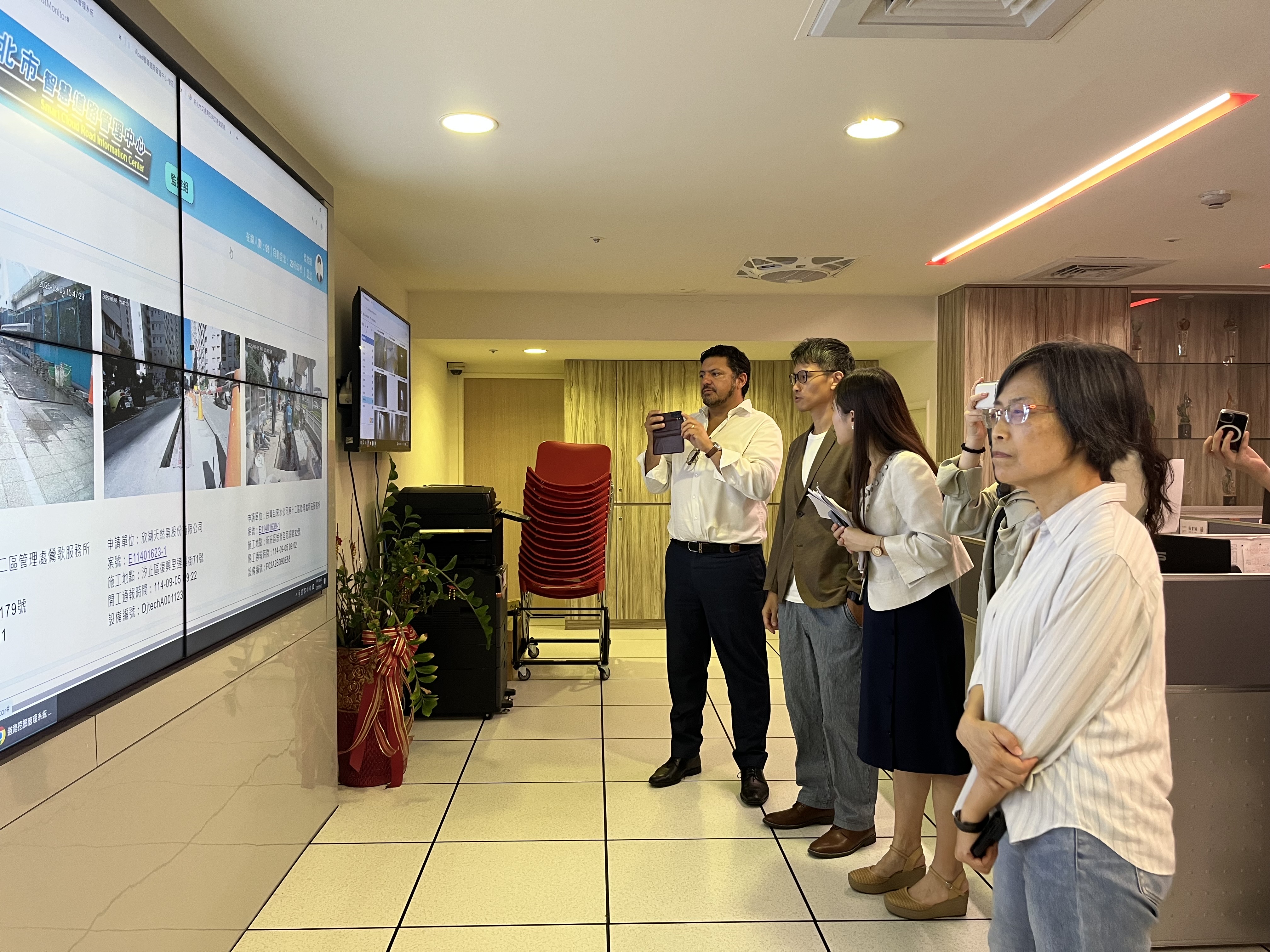 秘書處接待IURC計畫主持人Pablo Gandara參訪iRoad道管中心