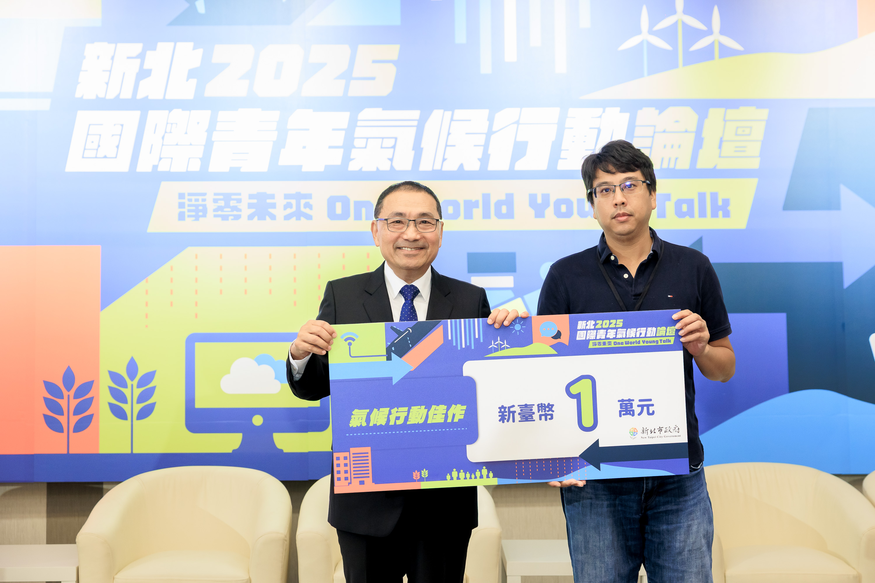 國立臺灣大學的陳諺增、國立中山大學的林咨妤所提出「社區太陽能 -再生電池充電站」獲得佳作，獲頒1萬元獎金