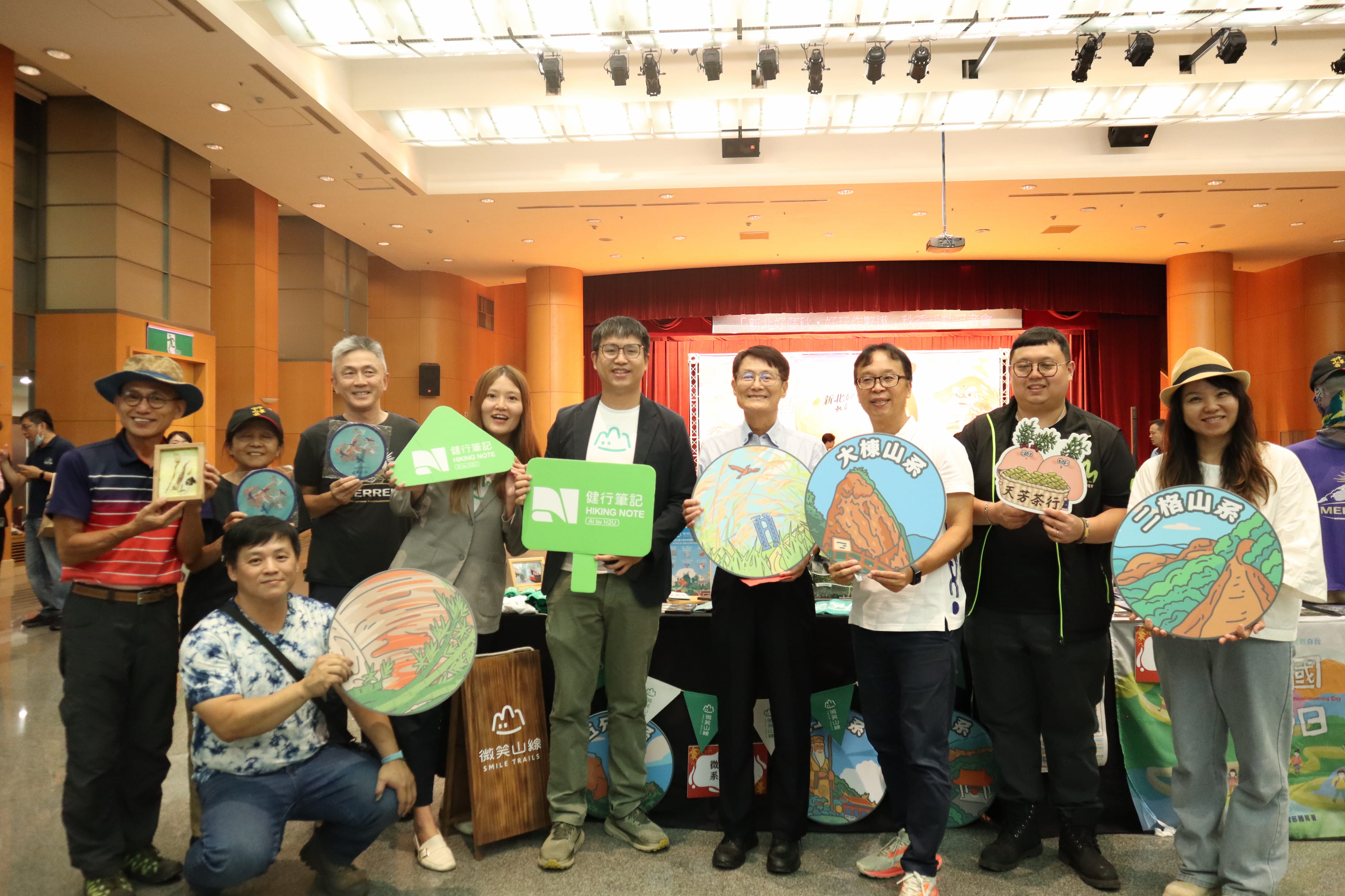 現場也有微笑山線在地夥伴共同推廣，走進山林探訪小鎮