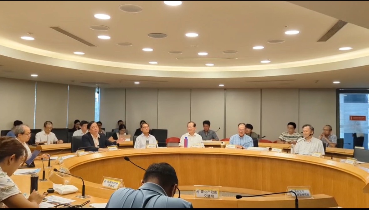 「智慧運輸中心規劃研討會」，邀集國內外交通領域的產、官、學、研專家共同討論