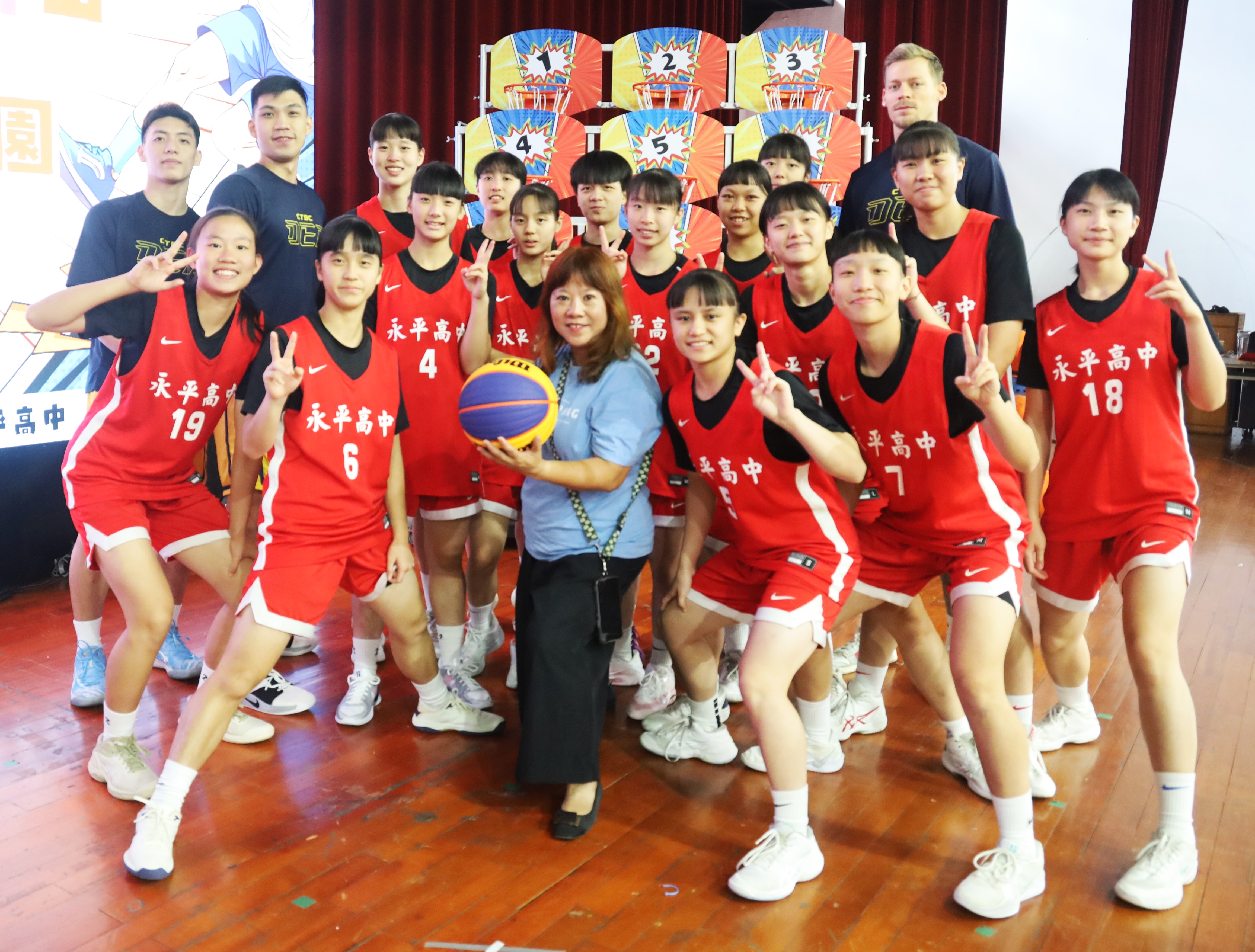 中信特攻籃球隊及永平高中HBL女籃球員