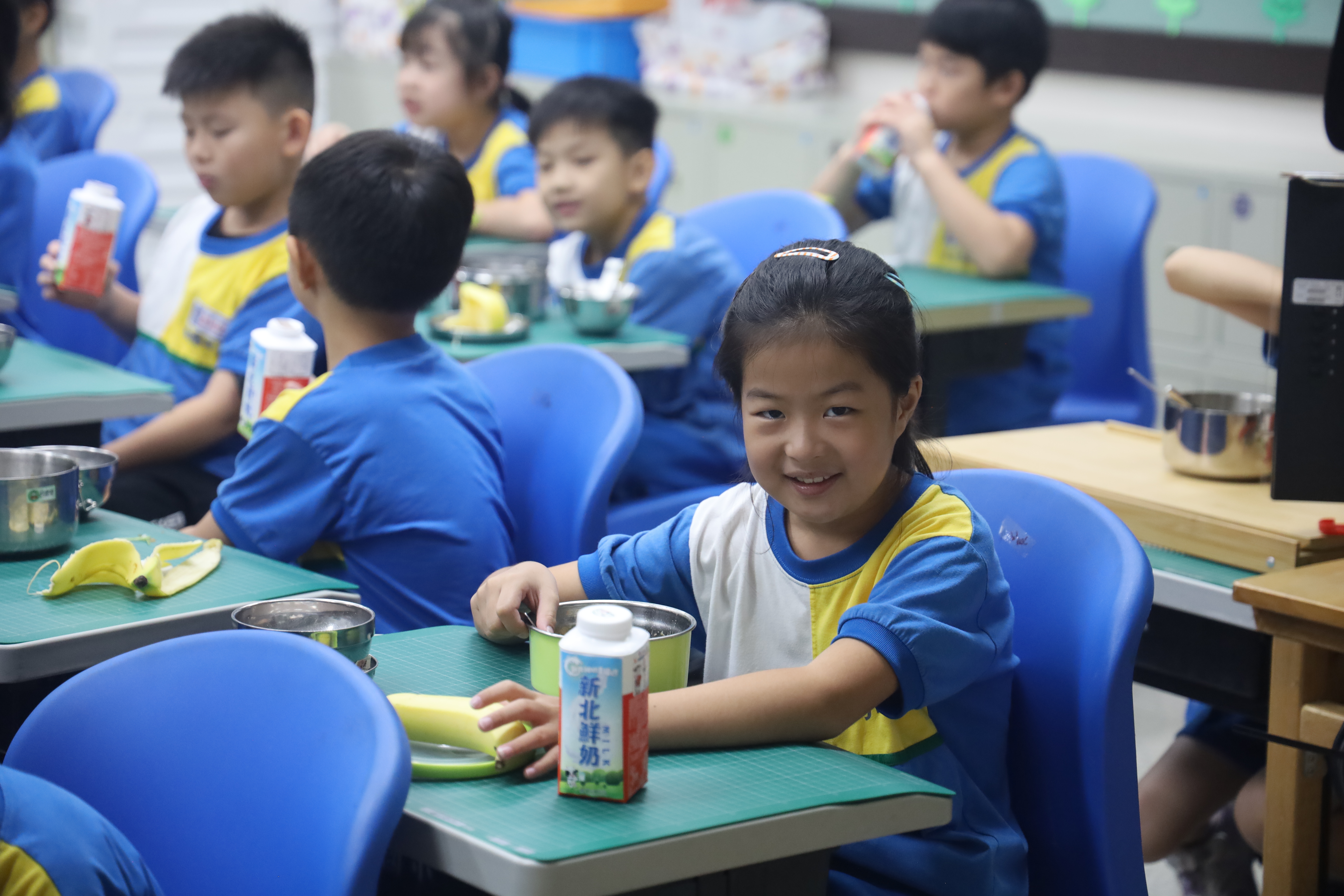 補充鈣質與蛋白質，確保每位學幼童都能獲得均衡營養