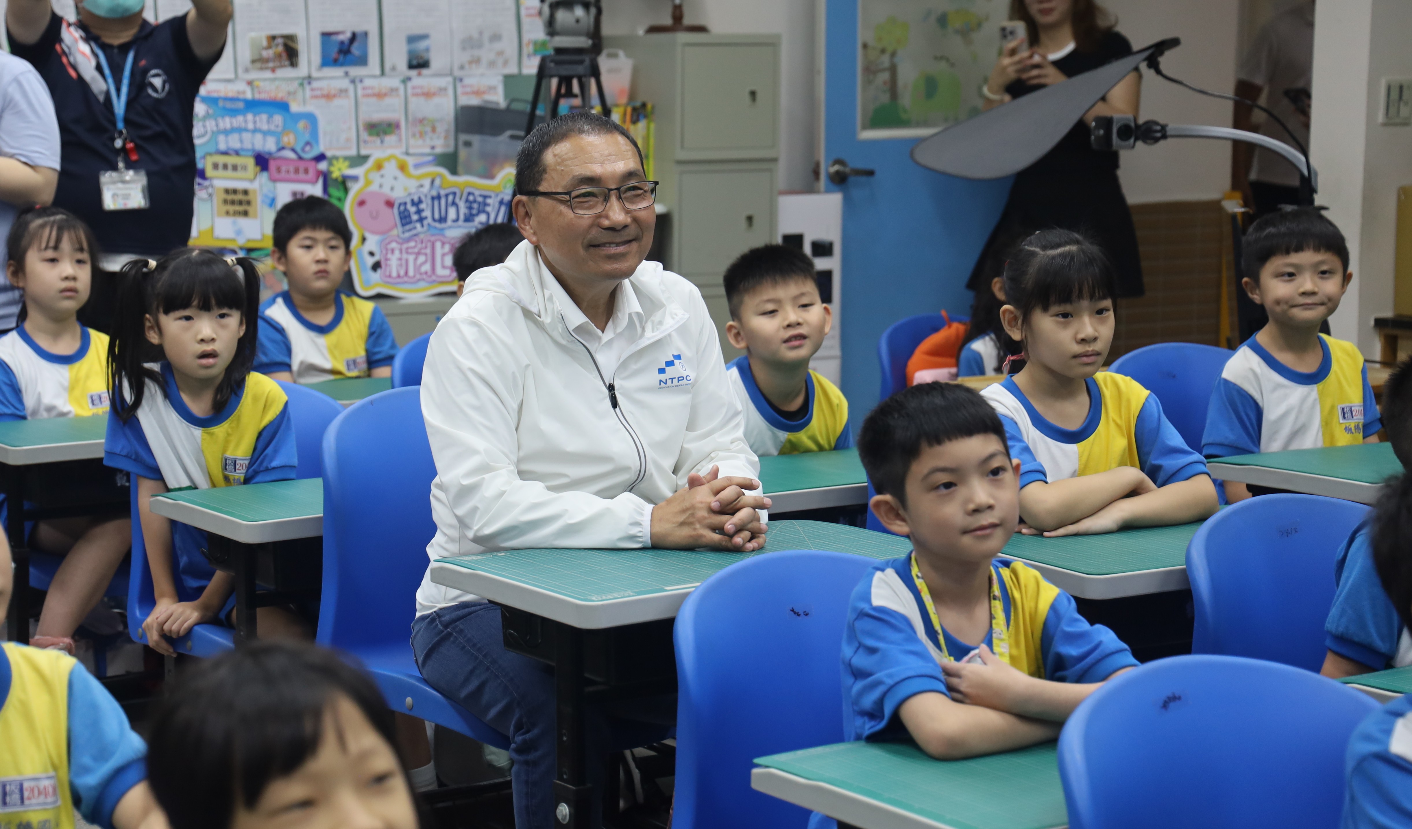 侯友宜市長到校，陪學童上營養小學堂