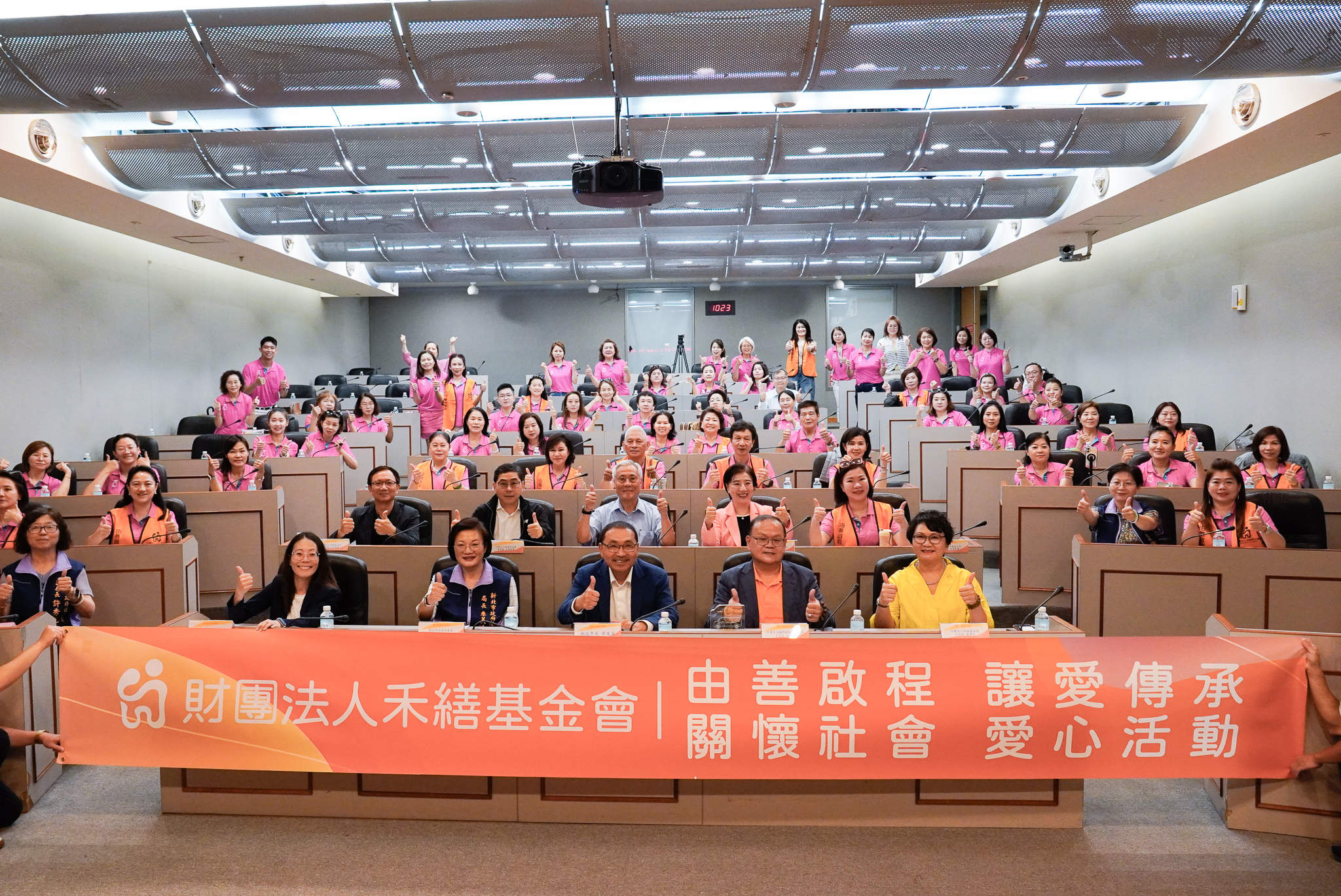 財團法人禾繕基金會攜手天麗生技公司合捐2輛高頂復康巴士