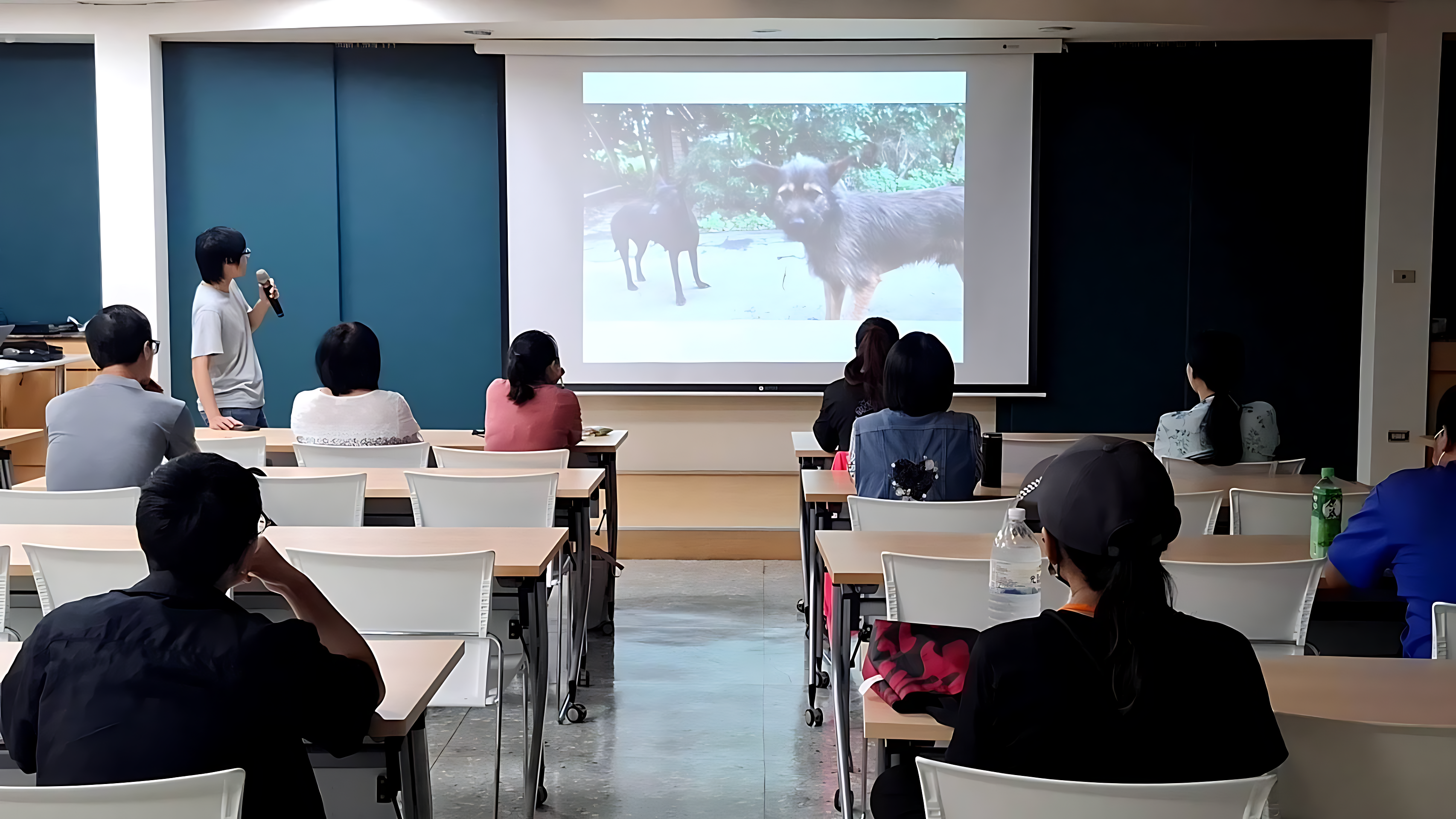 台灣懷生相信動物協會郭璇講師現場授課