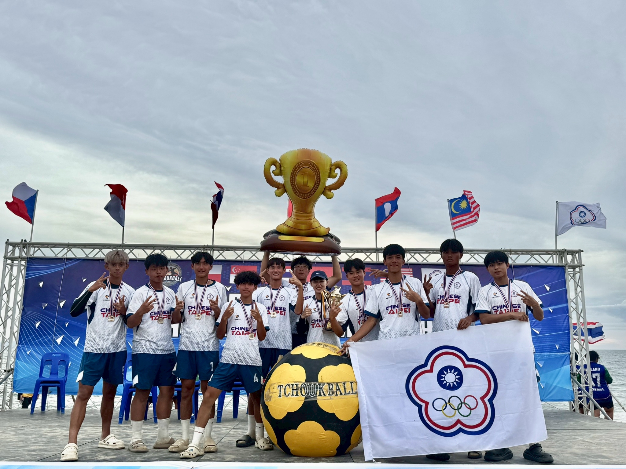  新北三民高中巧固球隊以全勝戰績勇奪2025世界青少年沙灘巧固球錦標賽冠軍