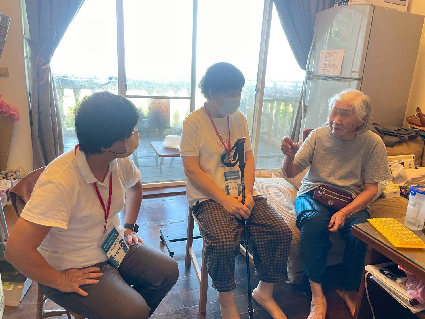 藥師山社福慈善事業基金會結合醫師、護理師、復健師等，針對偏區特殊的弱勢個案給予醫療關懷