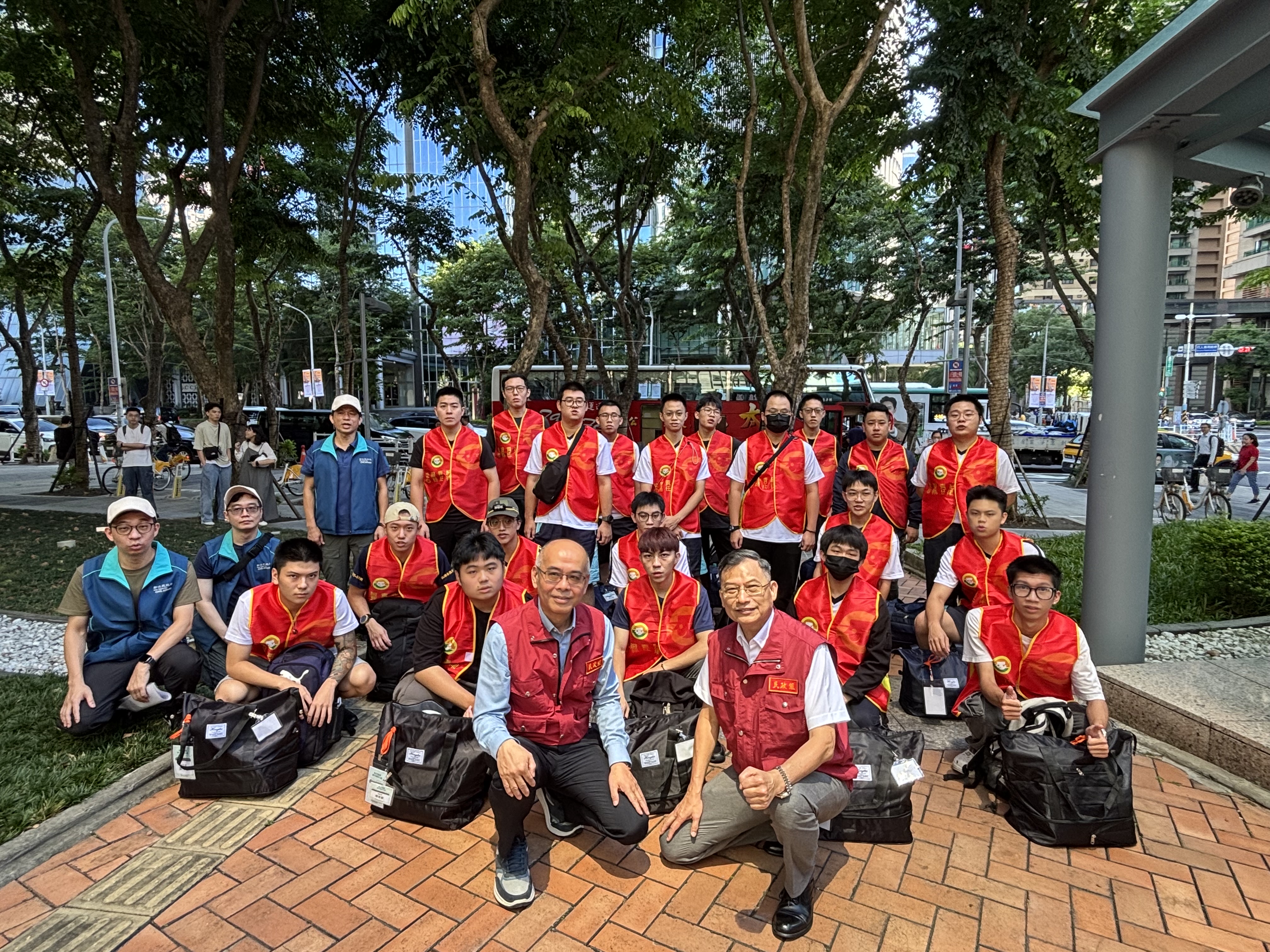 新北市20名替代役男整裝出發，投入花蓮災後復原工作，展現年輕世代守護力量。