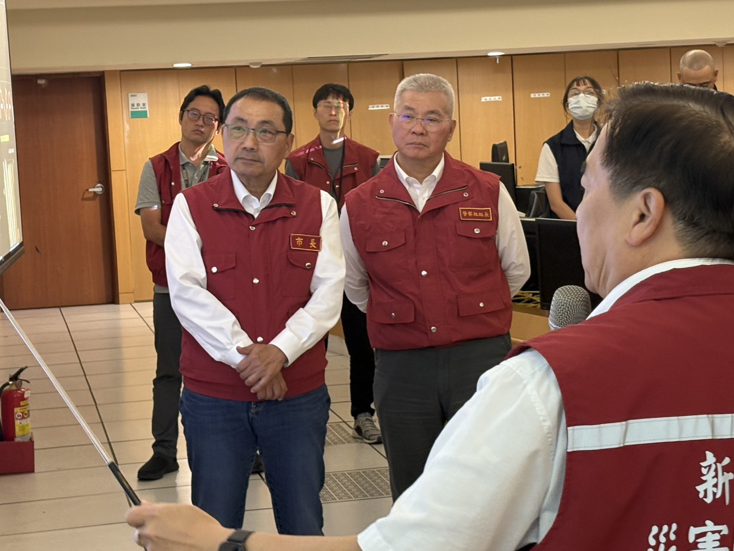 新北市長侯友宜聽取連假交通疏運簡報